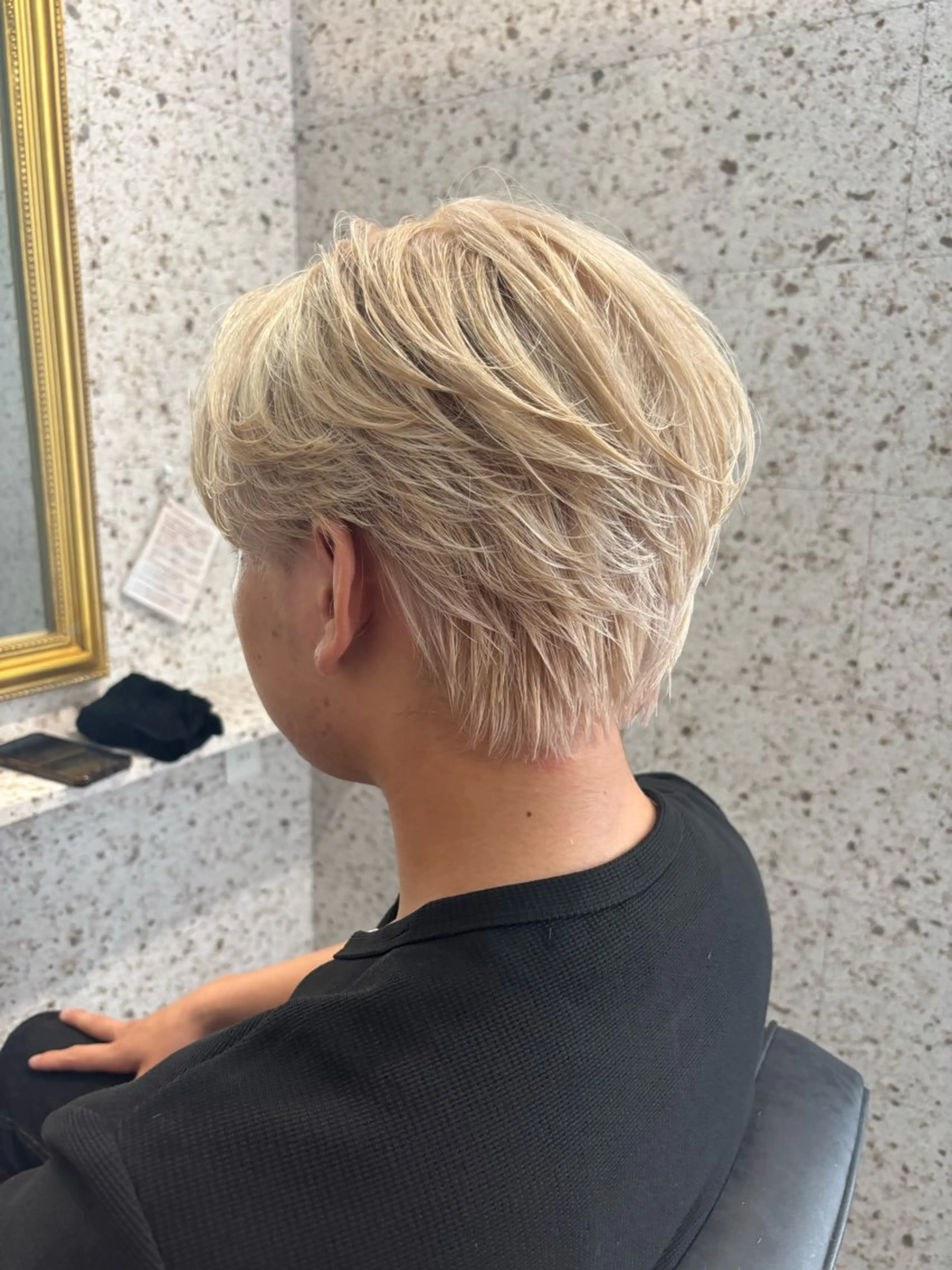 ショート カラー メンズ ベージュカラー ブロンド ミルクティーベージュ ヘアカラー トリートメント SHOTO ハイトー ン/ブロンドカラーのヘアスタイル