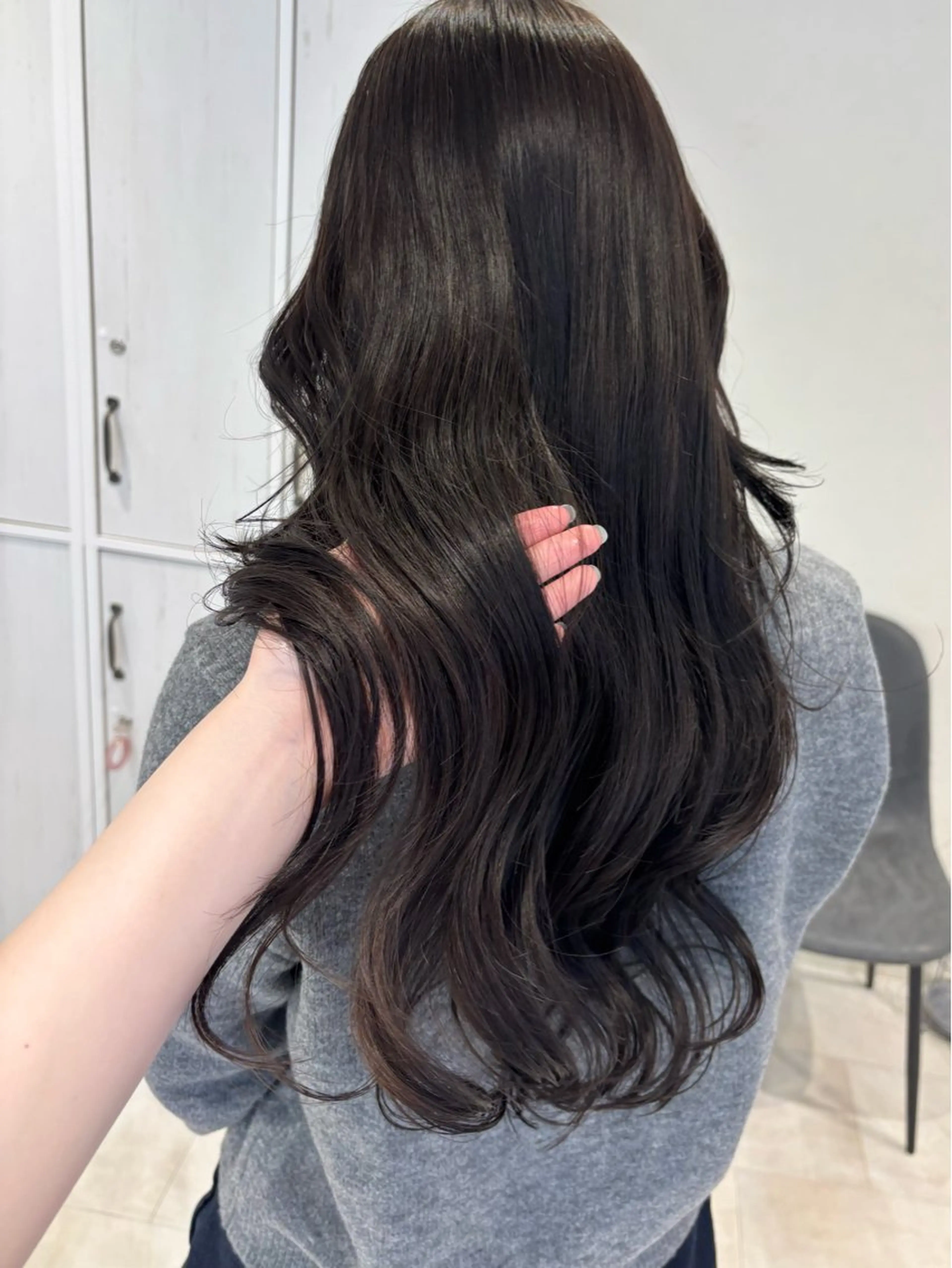 ロング カラー ヘアアレンジ ダークグレー ダークグレージュ グレージュ 🌟当日予約OK🌟 西野楓加のヘアスタイル