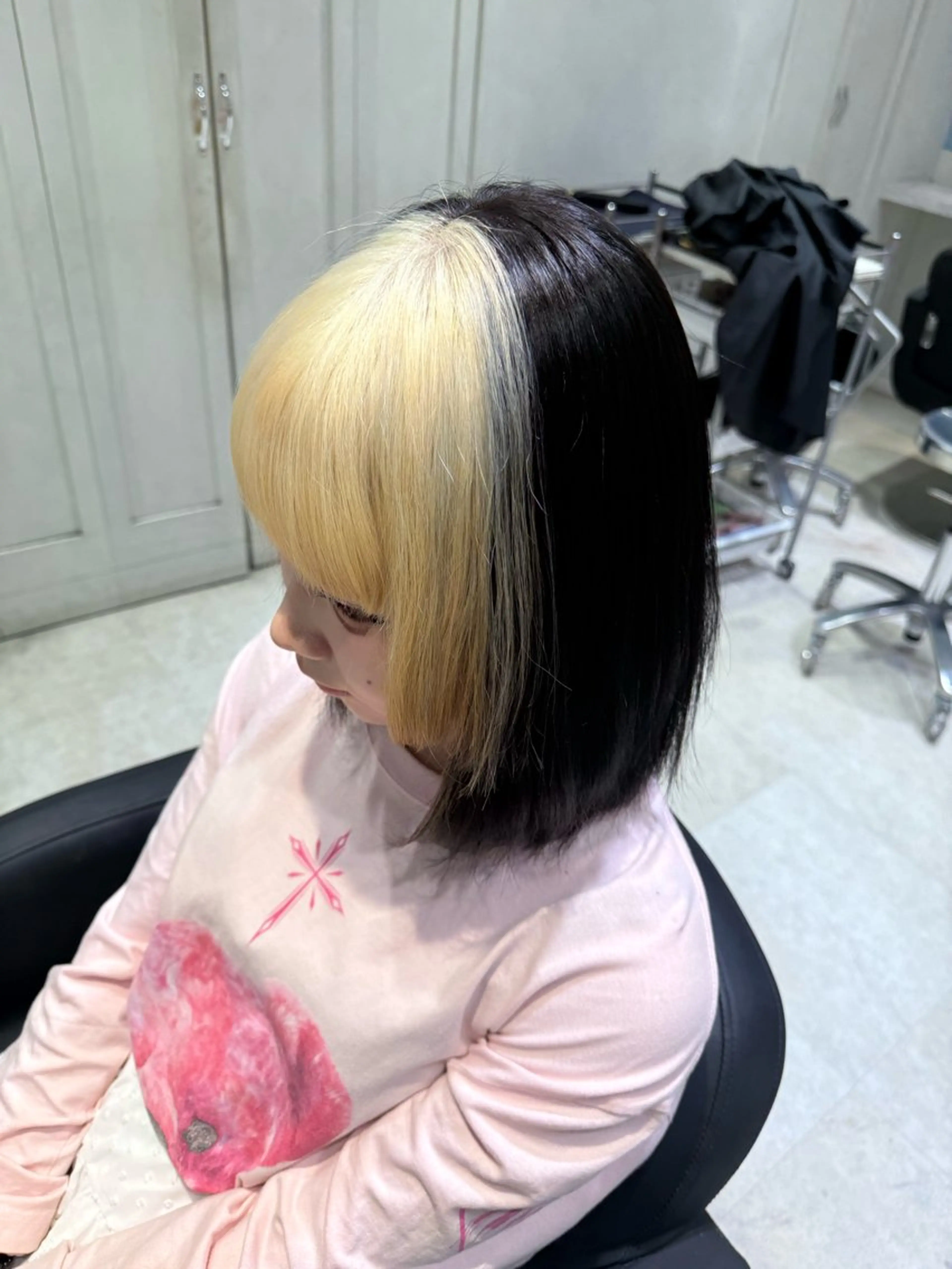 ミディアム カラー アッシュ ベージュカラー ブリーチ ブルーカラー 透明感カラー ヘアカラー ハイトーン/ブリーチ 💙みずき💙のヘアスタイル