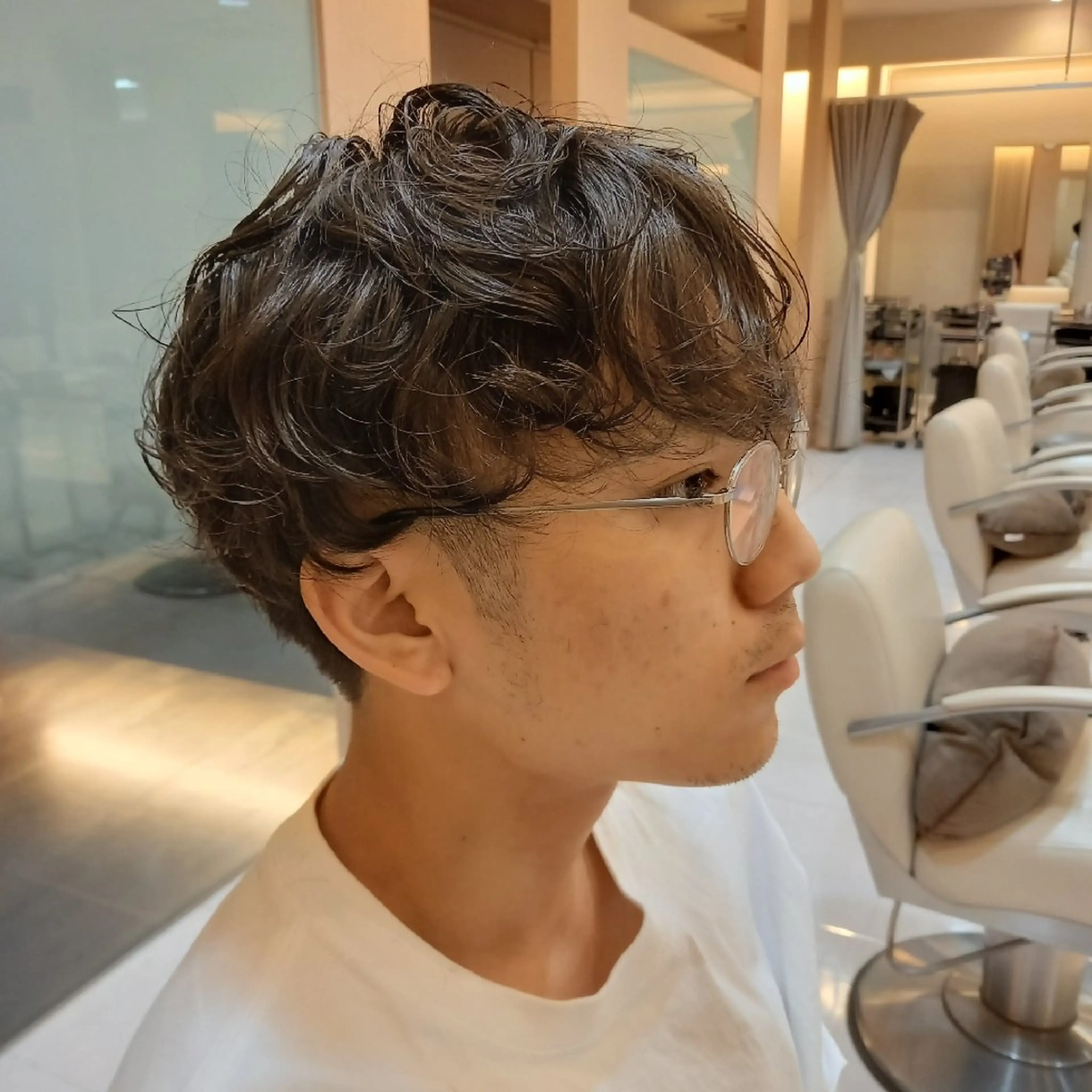 メンズ パーマ 飯田・髪質改善縮毛矯 正・カラー・パーマのヘアスタイル