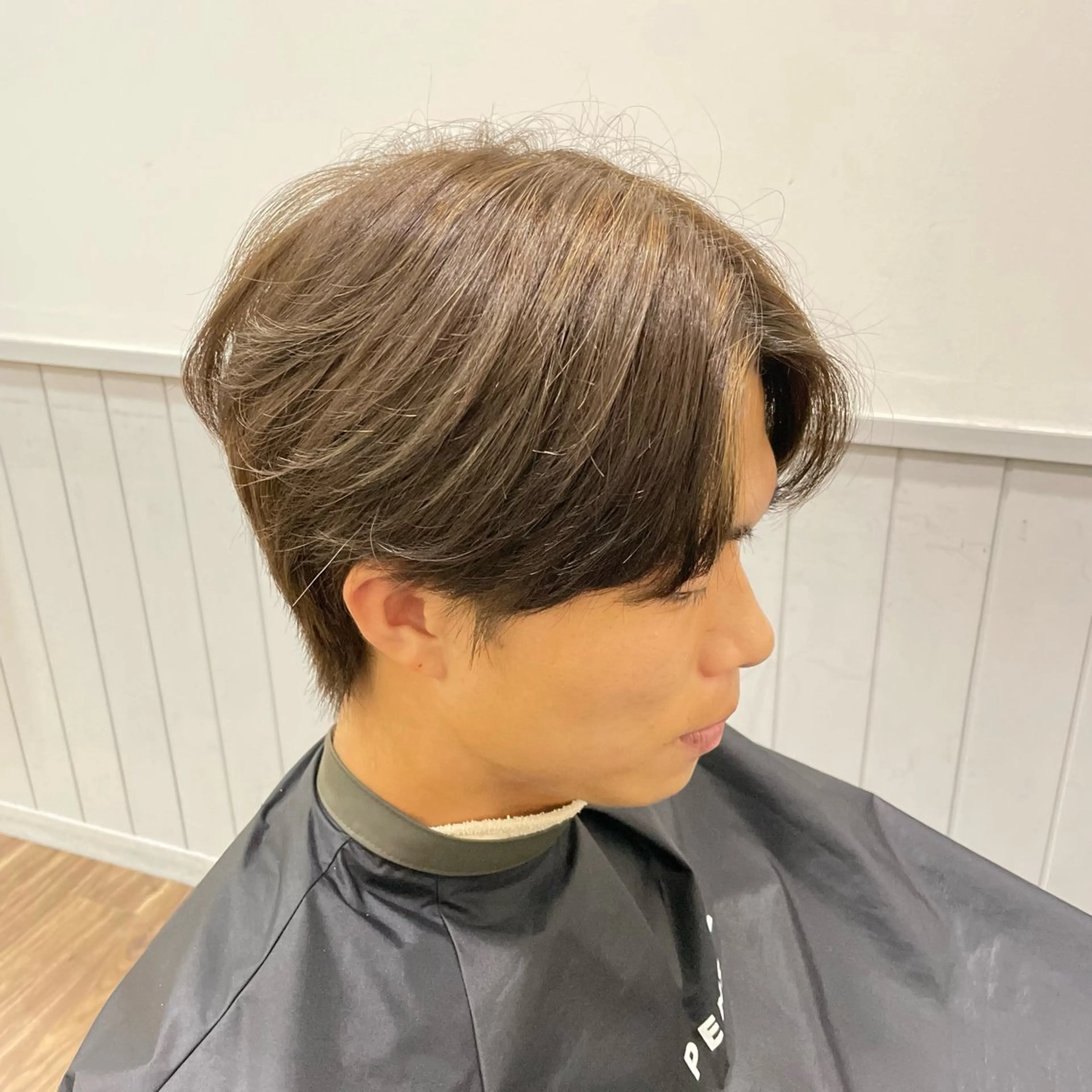 ショート メンズ メンズハイライト ハイライト カット 栄/レイヤーカット/ ベージュカラー/モモのヘアスタイル