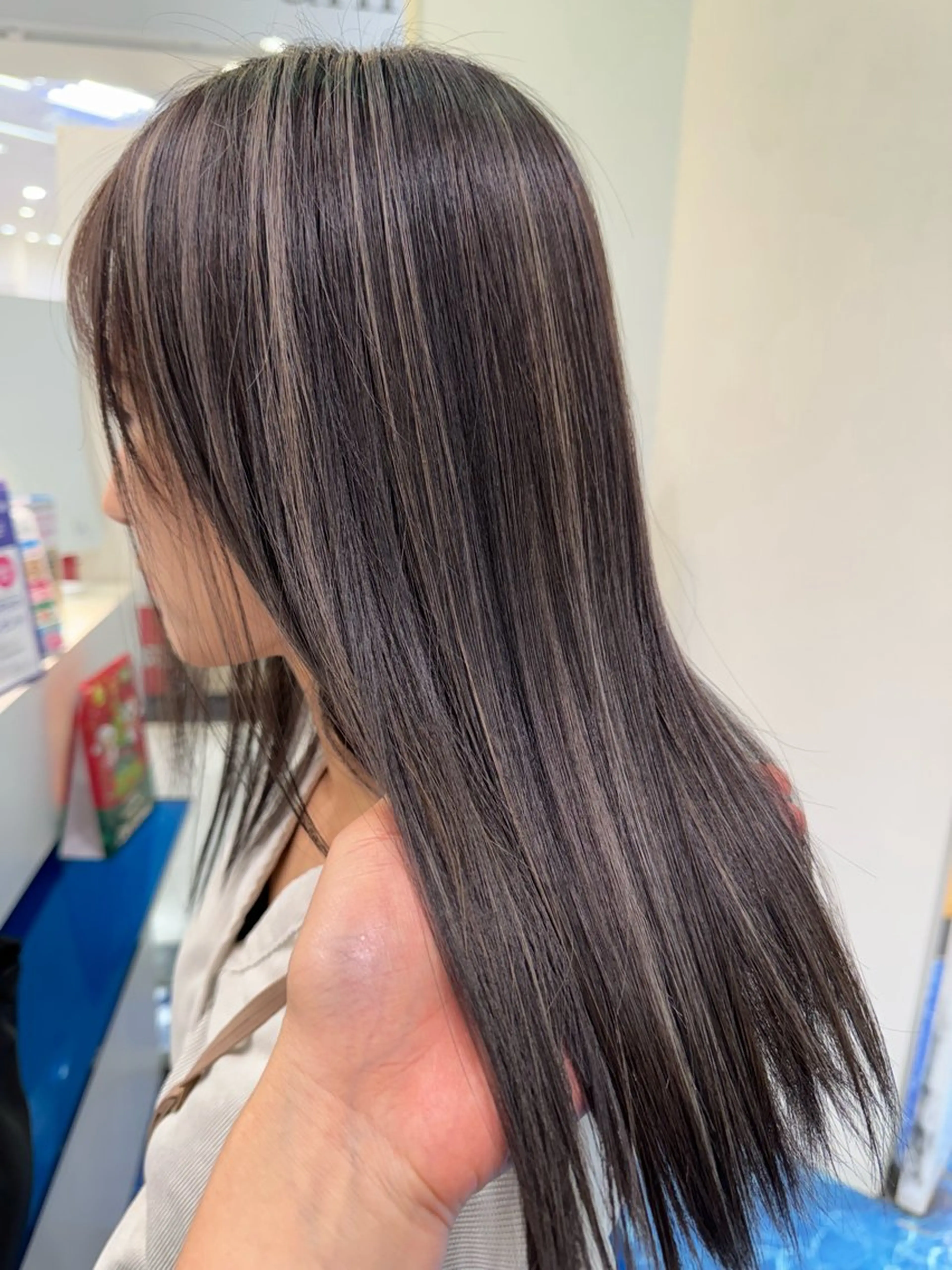 ロング 井上 彩加のヘアスタイル