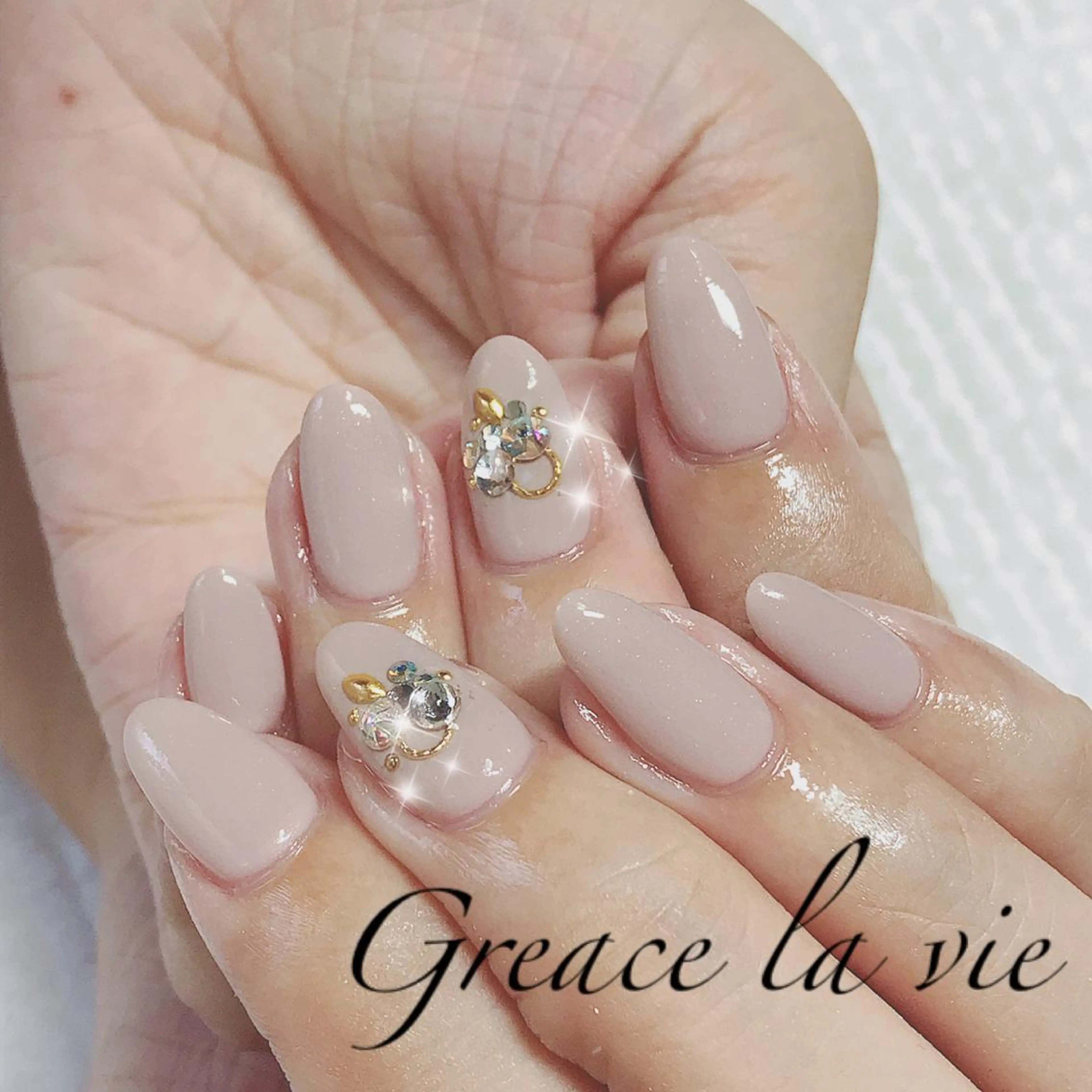 ロング カラー パーマ ヘアアレンジ ネイル マツエク・マツパ シンプルネイル Greace  la vieのネイルデザイン