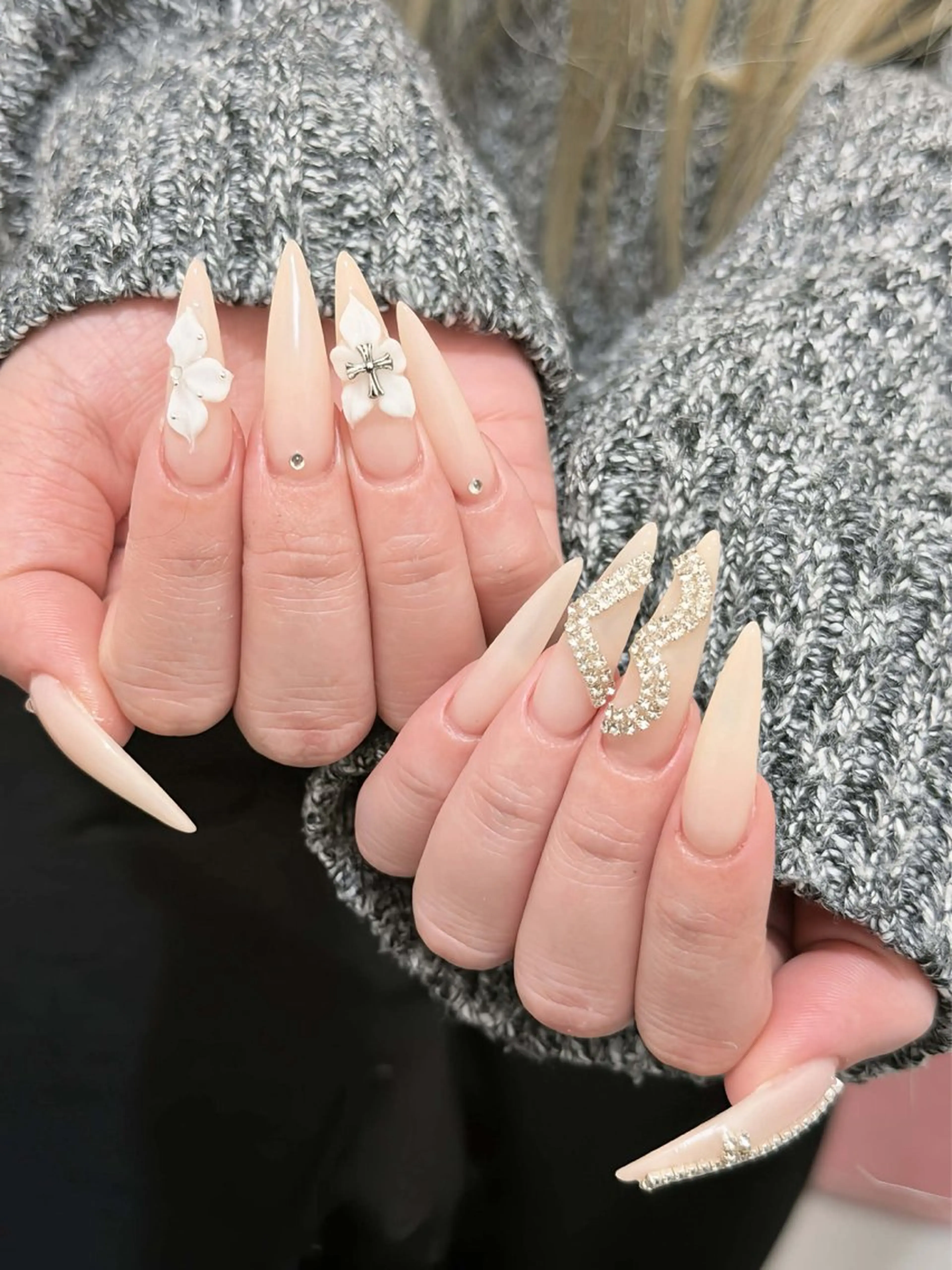 ネイル チークネイル ドット フレンチネイル グラデーション ハート ハンドネイル ハンドケア Eli Nails 新宿のネイルデザイン