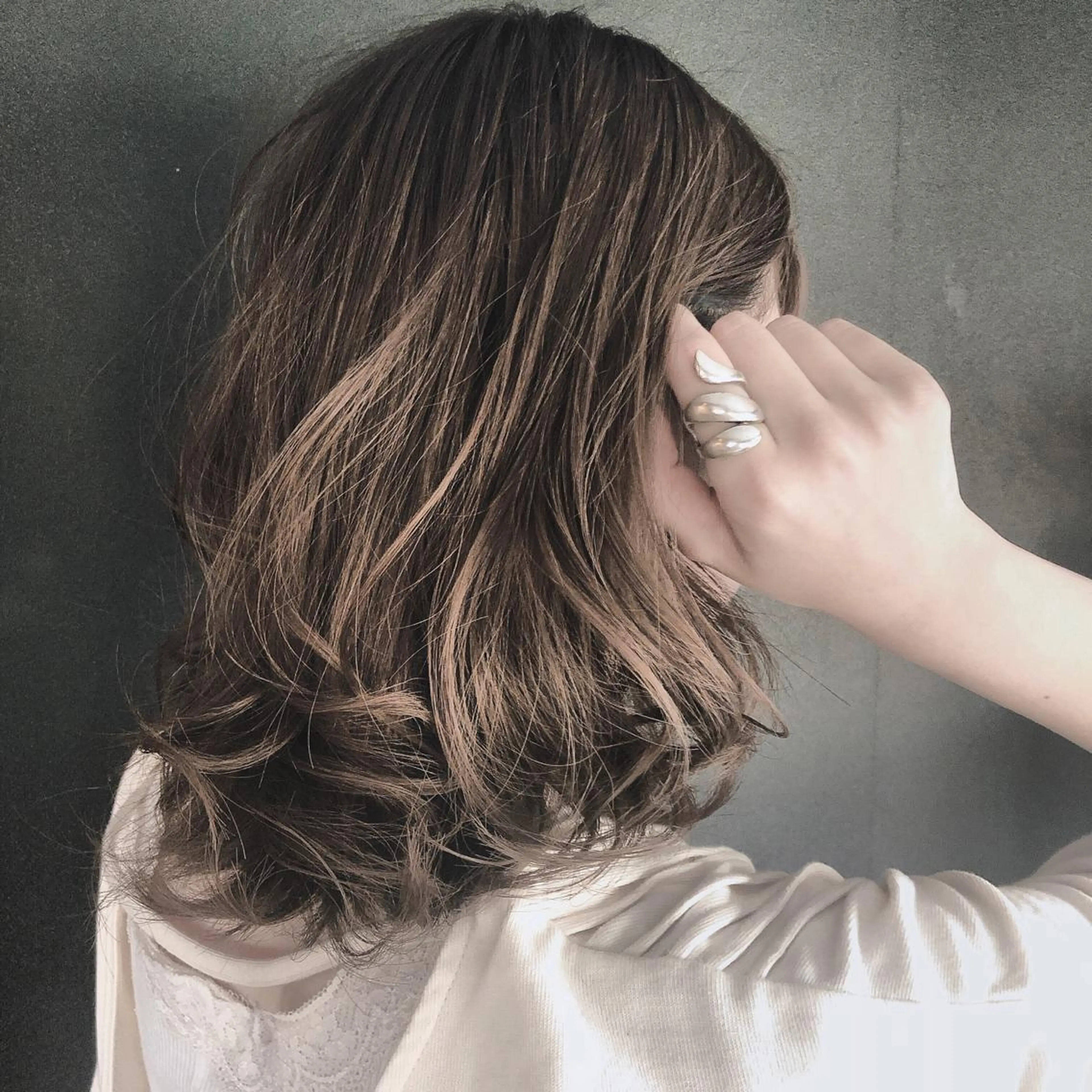 ミディアム ブリーチカラー 美髪矯正takaraのヘアスタイル