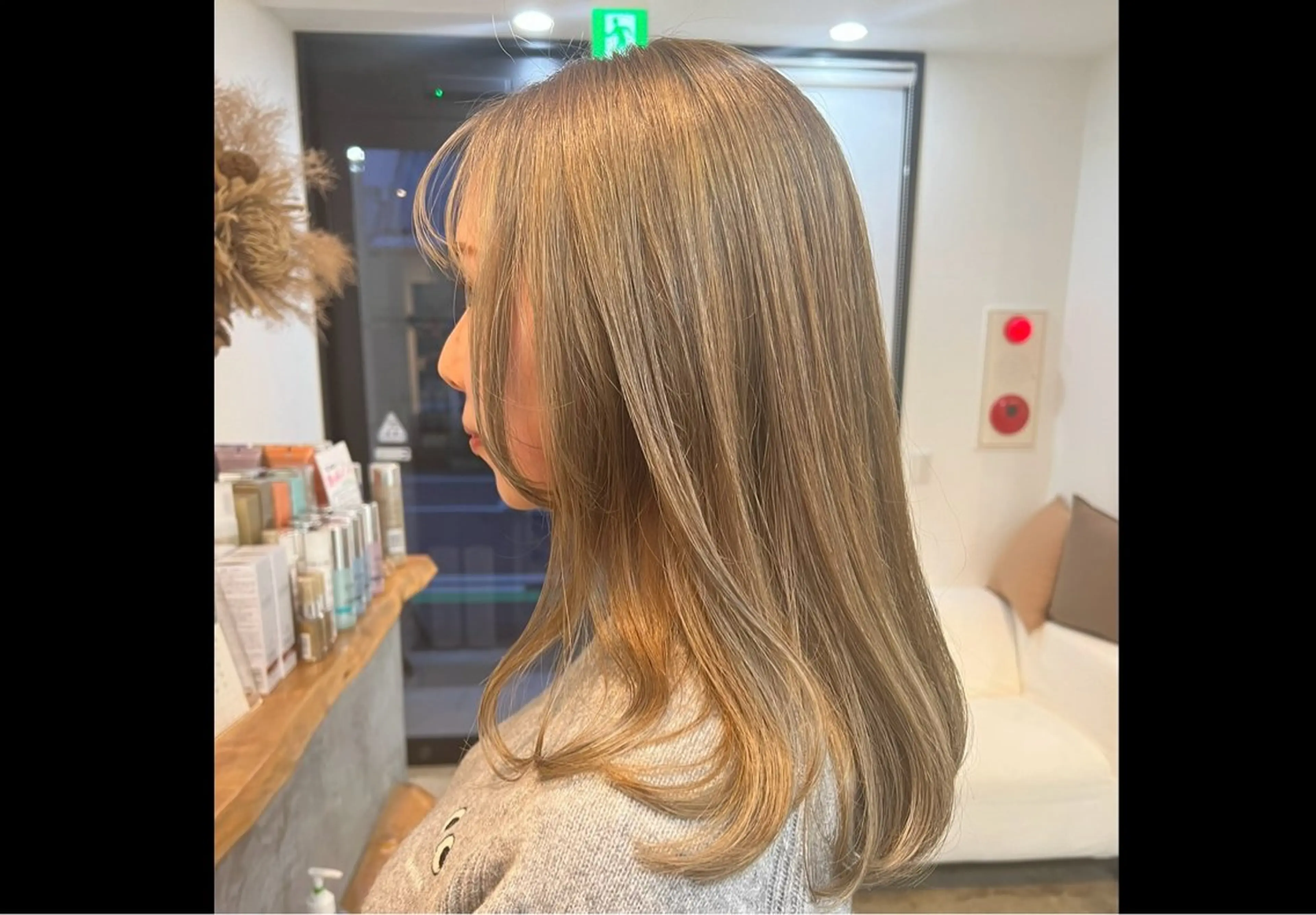 ロング カラー 安達 咲のヘアスタイル