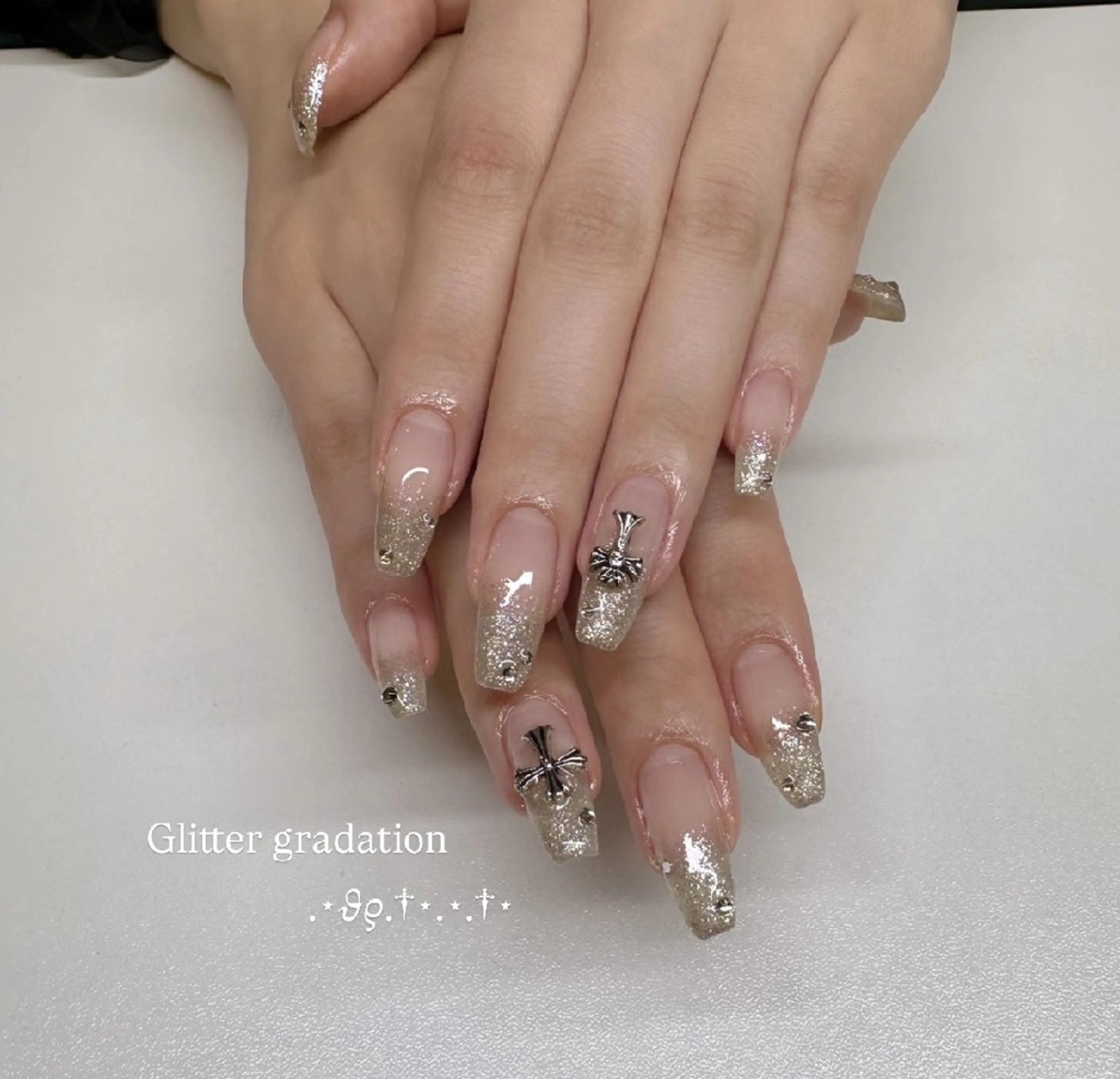 口コミ価格🎀甘皮ケア付き｜オフあり｜ラメグラ￥2,000の写真