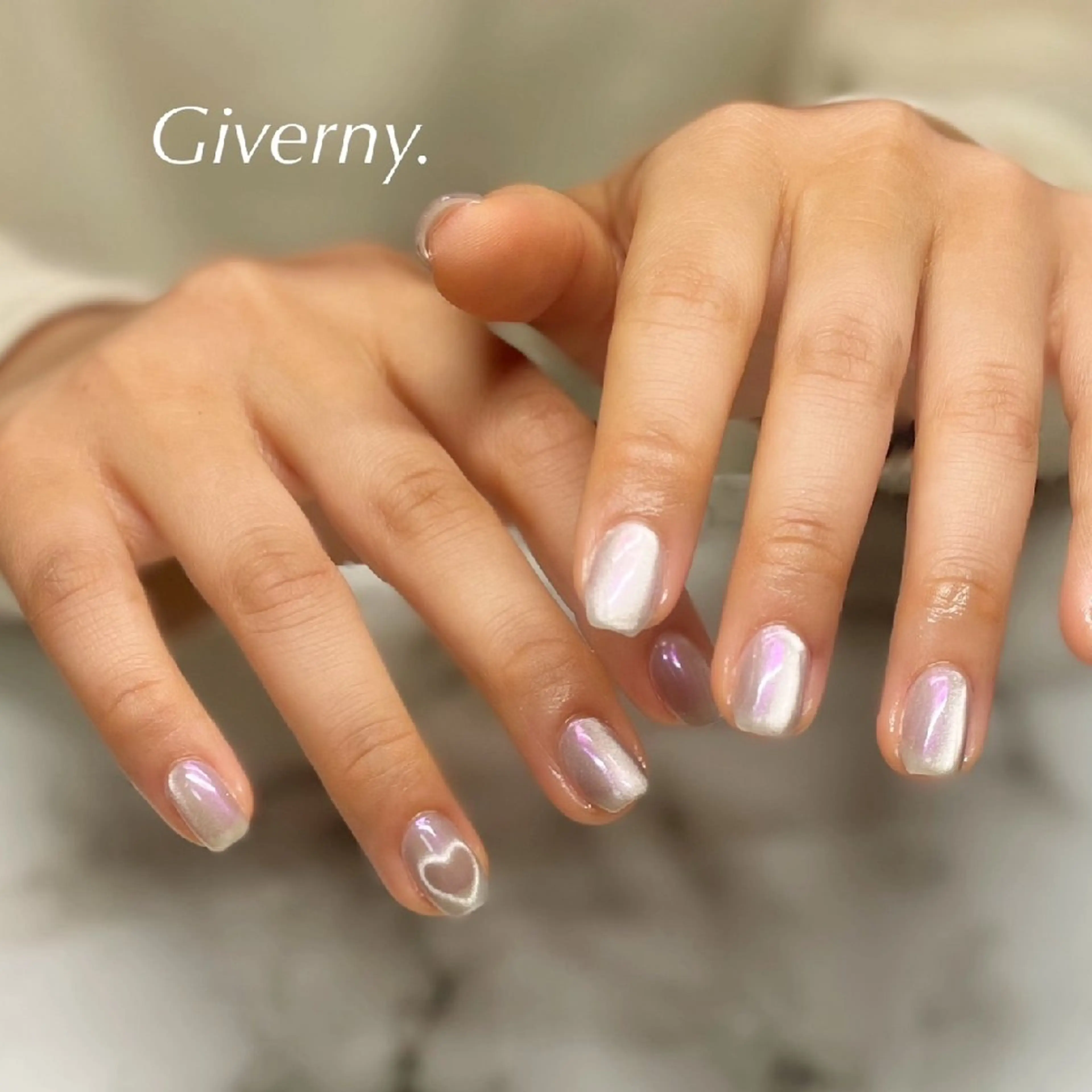 ネイル オーロラネイル ハート キラキラネイル マグネットネイル ハンドネイル Giverny .のネイルデザイン