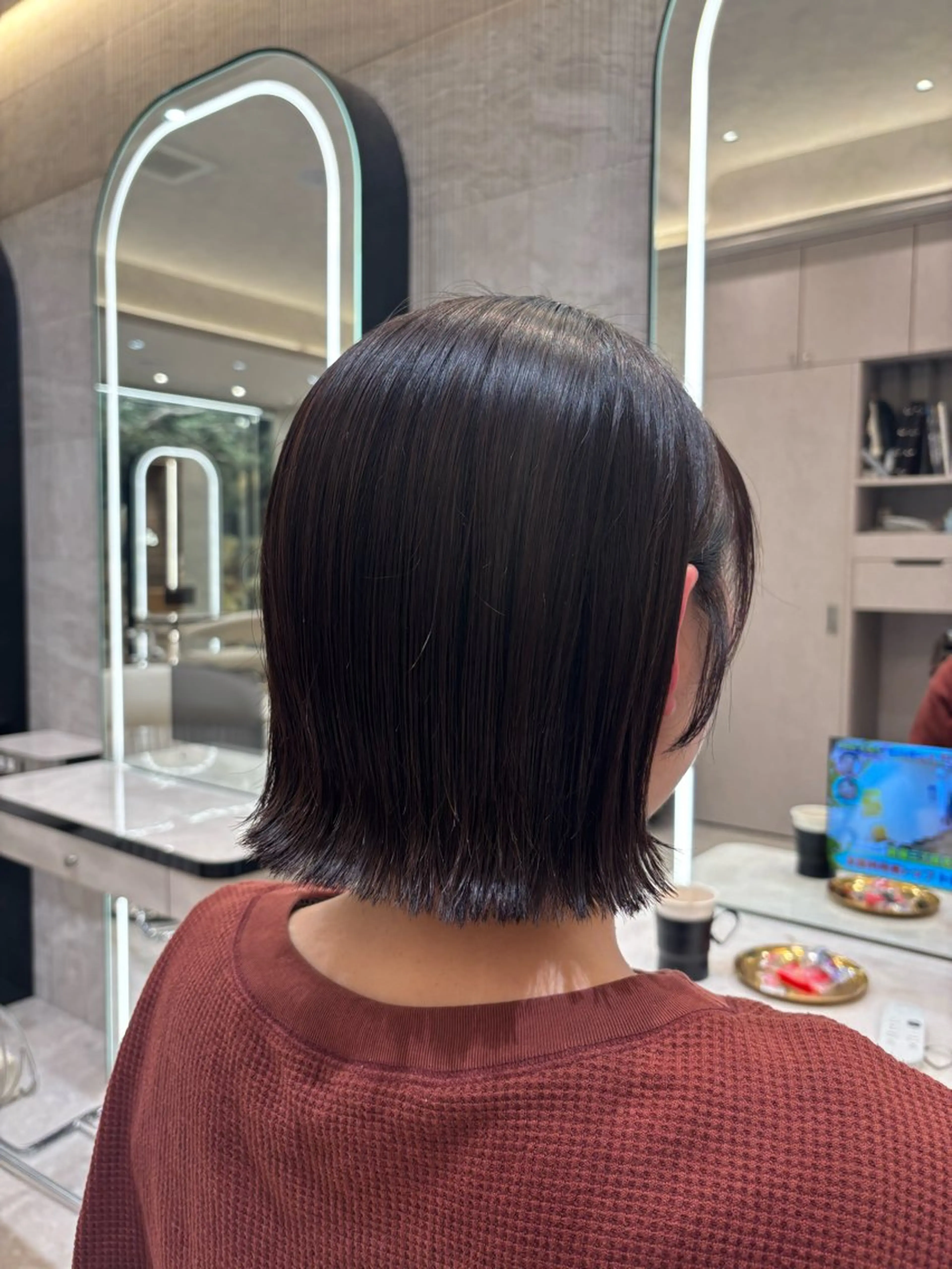 ミディアム カラー 切りっぱなしボブ ボブ Cloe 中目黒【クロエナカメグロ】所属・ハイトーン/暖色 カラー/maoのヘアスタイル