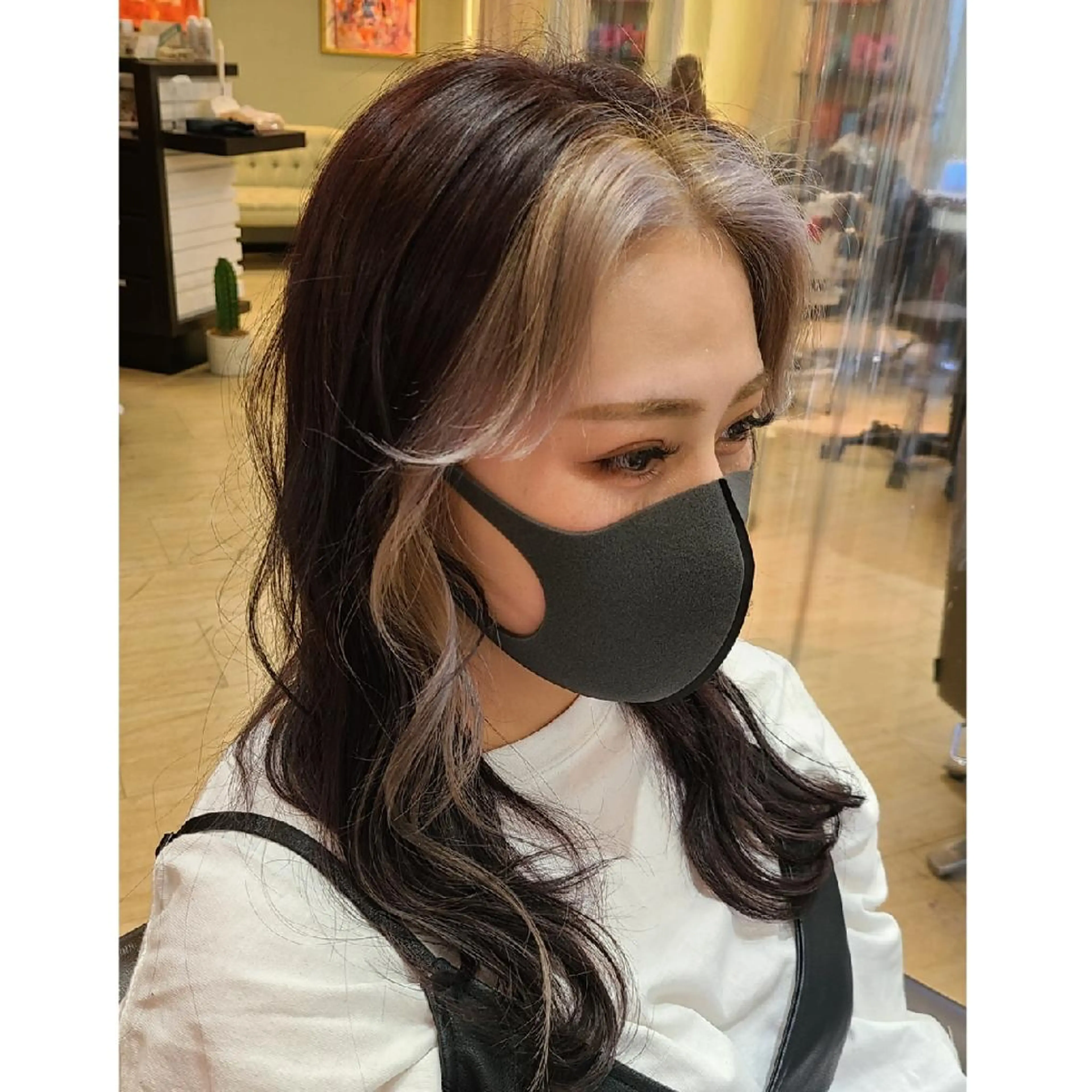 カラー ミディアム ミストバング  フェイスフレーミング グラデ❣️インナー 派手髪Fumiyoのヘアスタイル