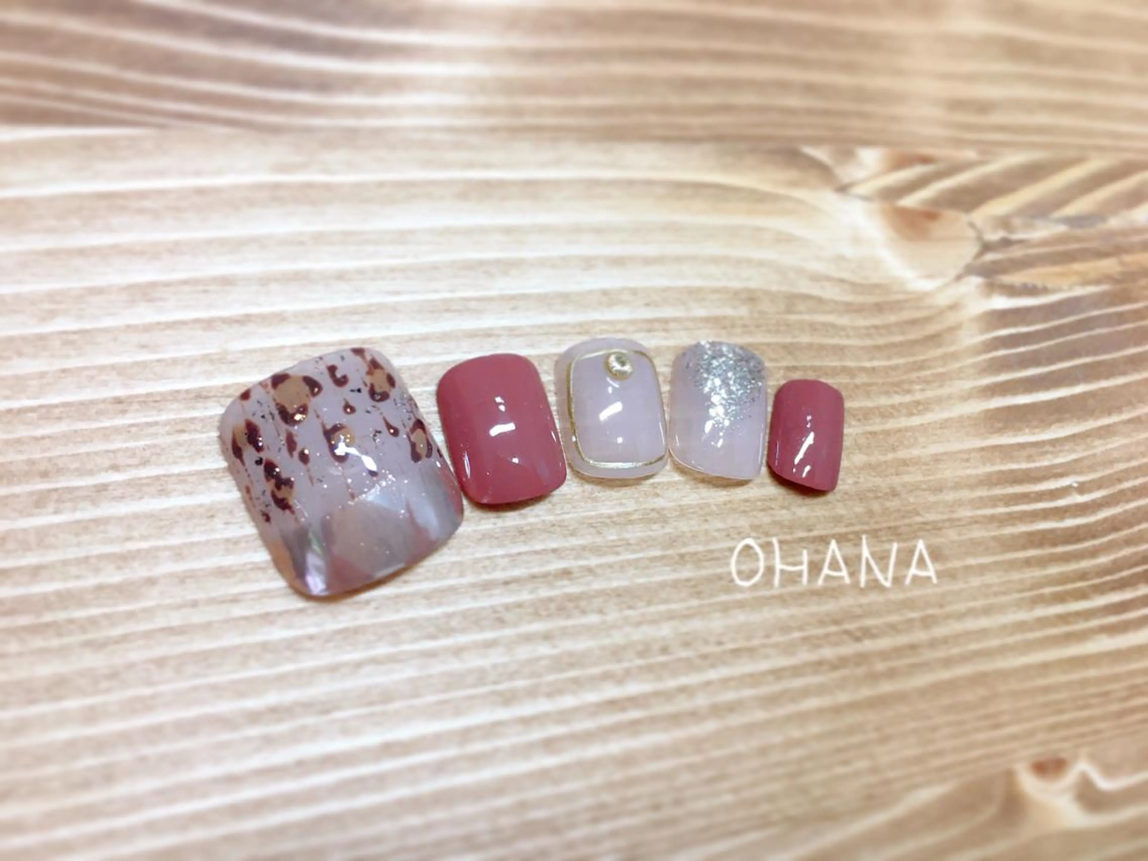 ネイル フットネイル ラメ(グリッター) ラメグラデーション ミラーネイル ニュアンスネイル nailroom OHANA🌴のネイルデザイン