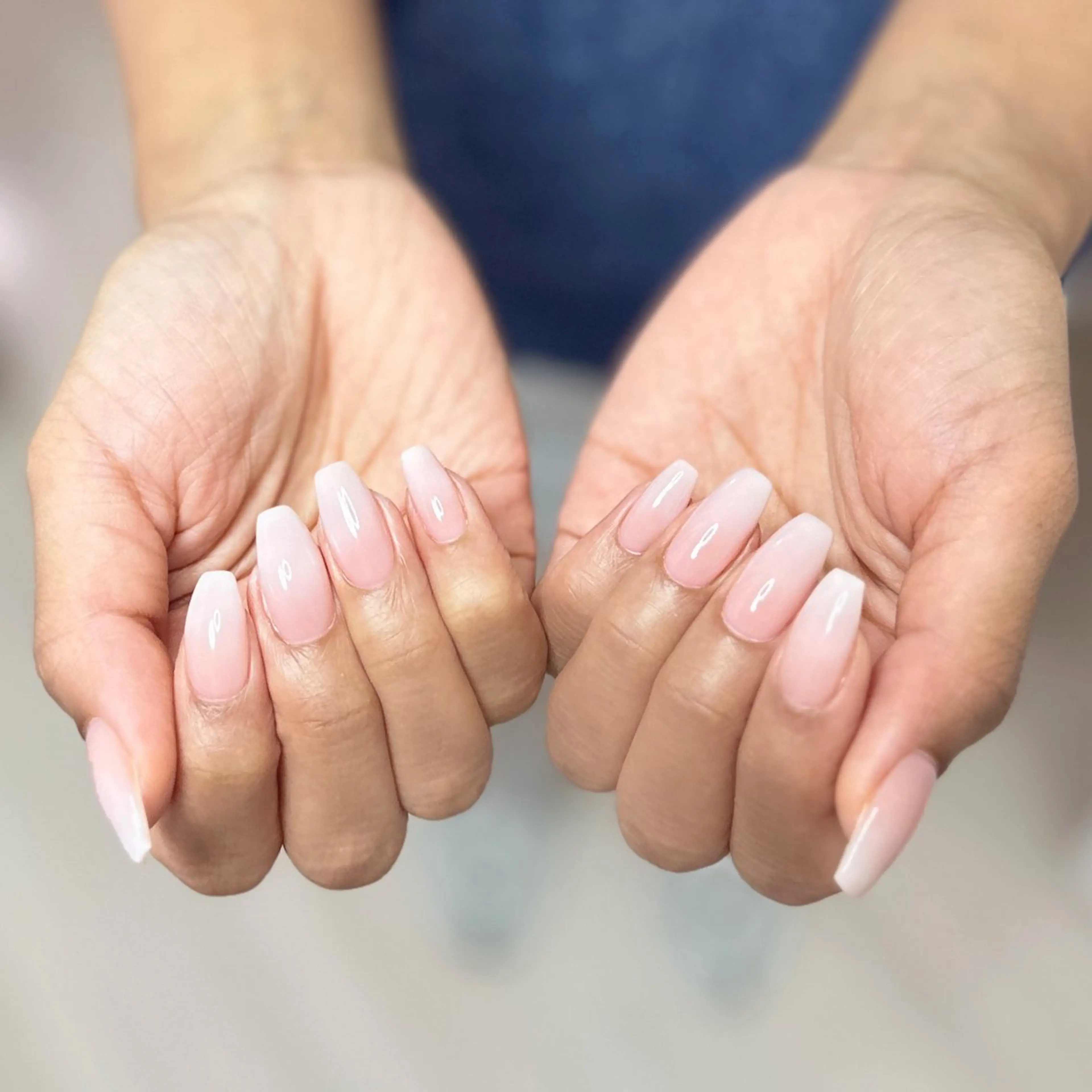 ネイル アートネイル オーロラネイル チークネイル フレンチネイル ガラスフレンチ ハンドネイル 🎀YooLi Nail salonのネイルデザイン