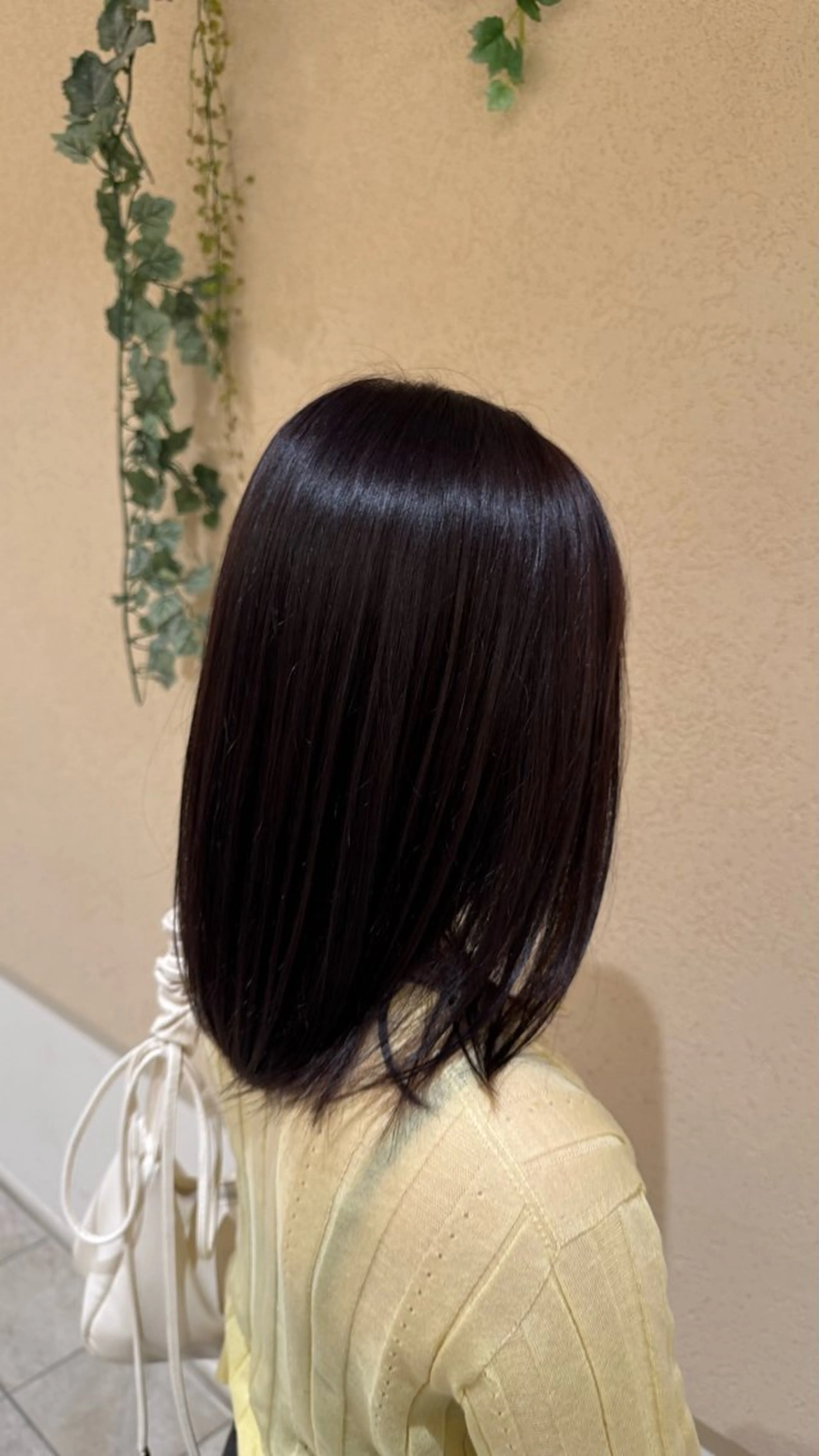 ミディアム 緑川 莉緒のヘアスタイル