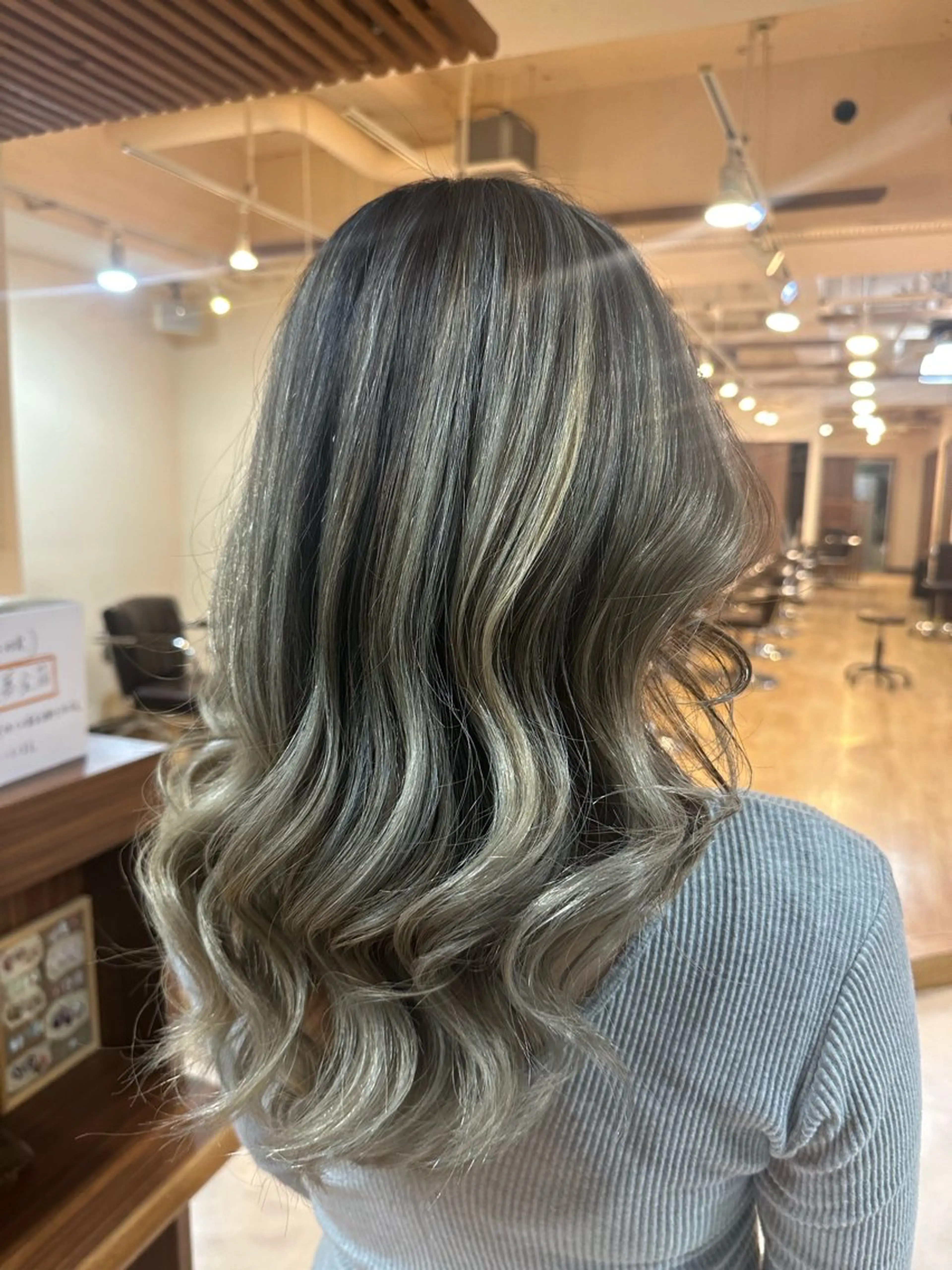 セミロング カラー バレイヤージュ ブリーチ レイヤーカット カット ヘアカラー 竹井俊介/白髪ぼかし /ハイトーンのヘアスタイル