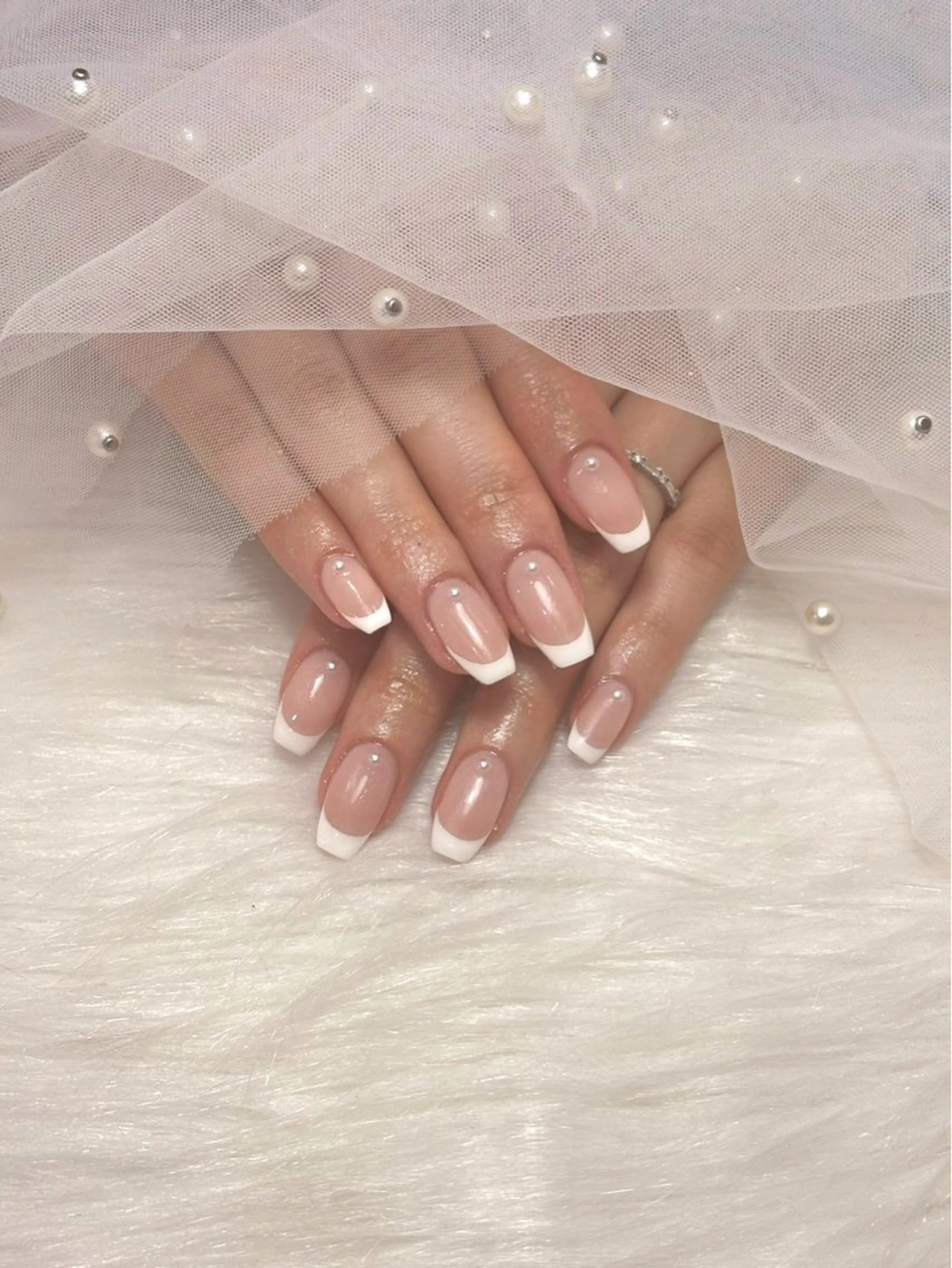 ネイル フレンチネイル オフィスネイル ホワイト ハンドネイル kokomi 🧸のネイルデザイン