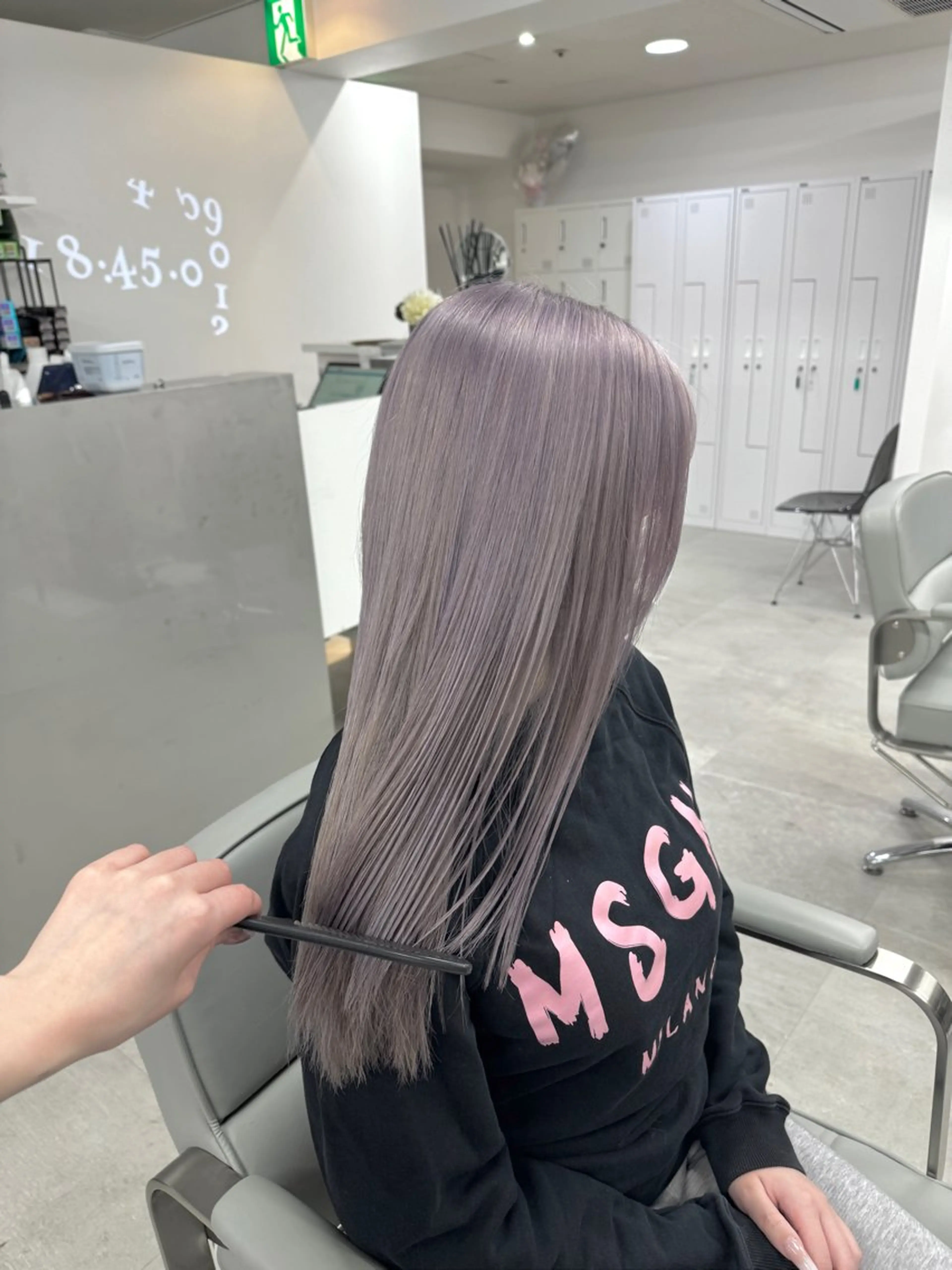 ロング Mei/ハイトーン/ シャドールーツのヘアスタイル