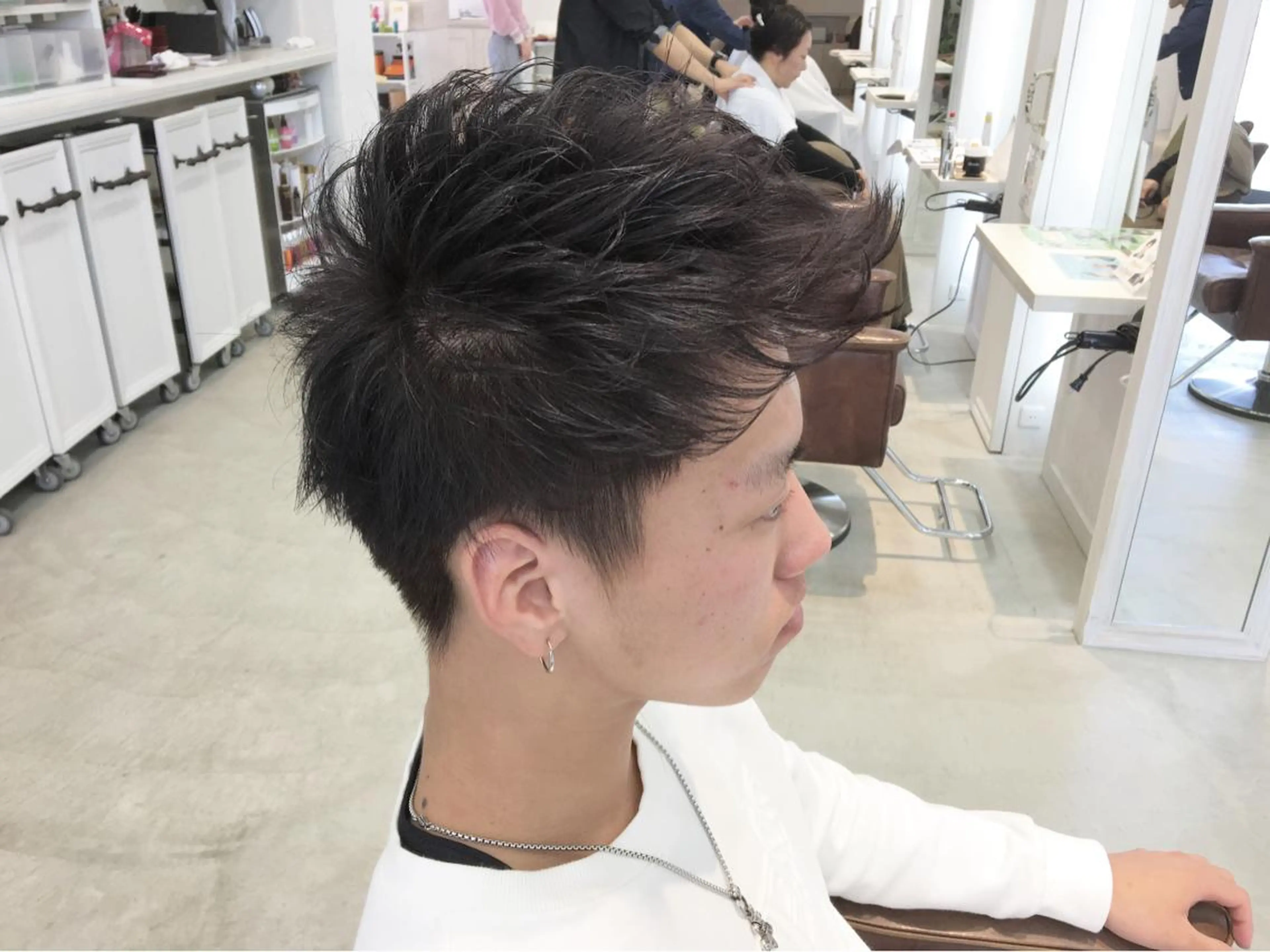 カラー メンズ モヒカン 鈴木 翔梧のヘアスタイル