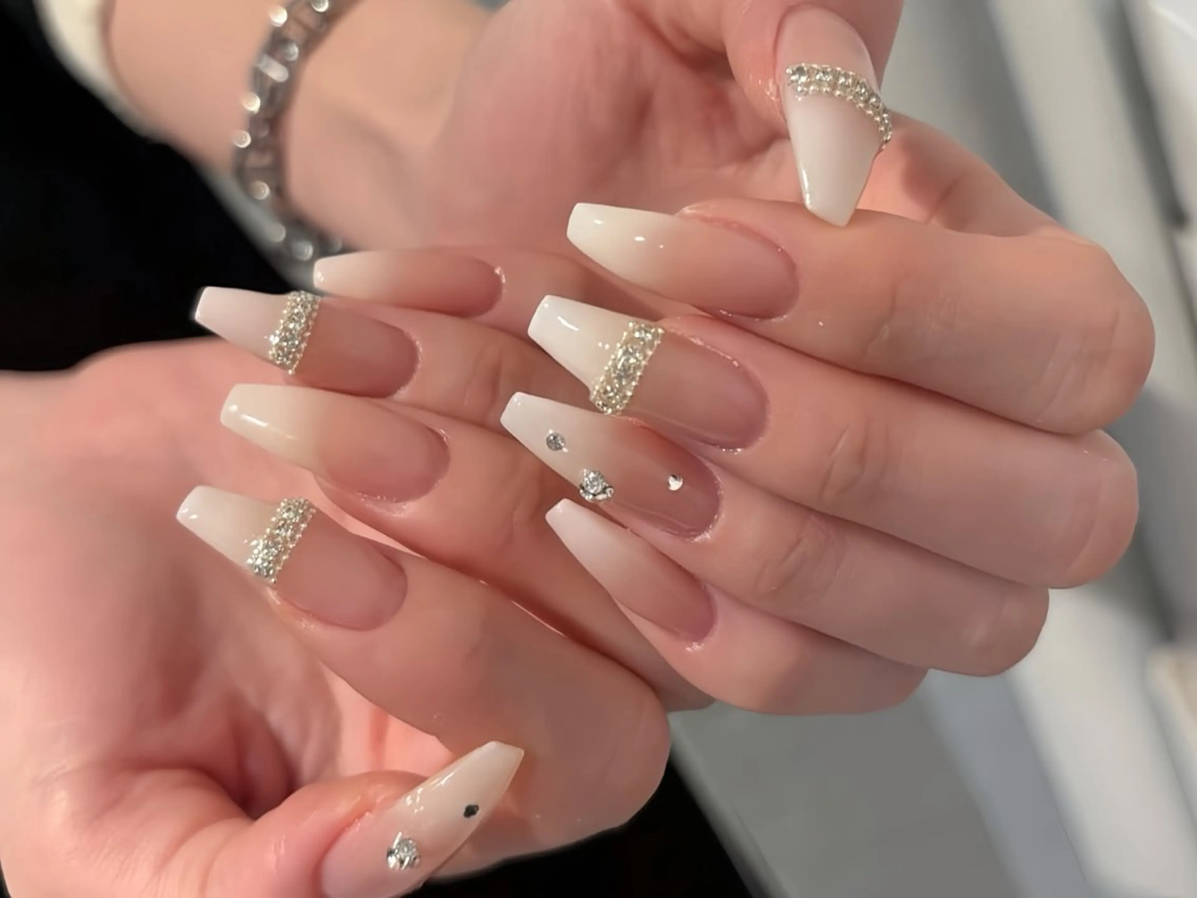 ネイル アートネイル 長さ出し ガーリー 韓国ネイル 持ち込み Rin Nail 新大久保店のネイルデザイン