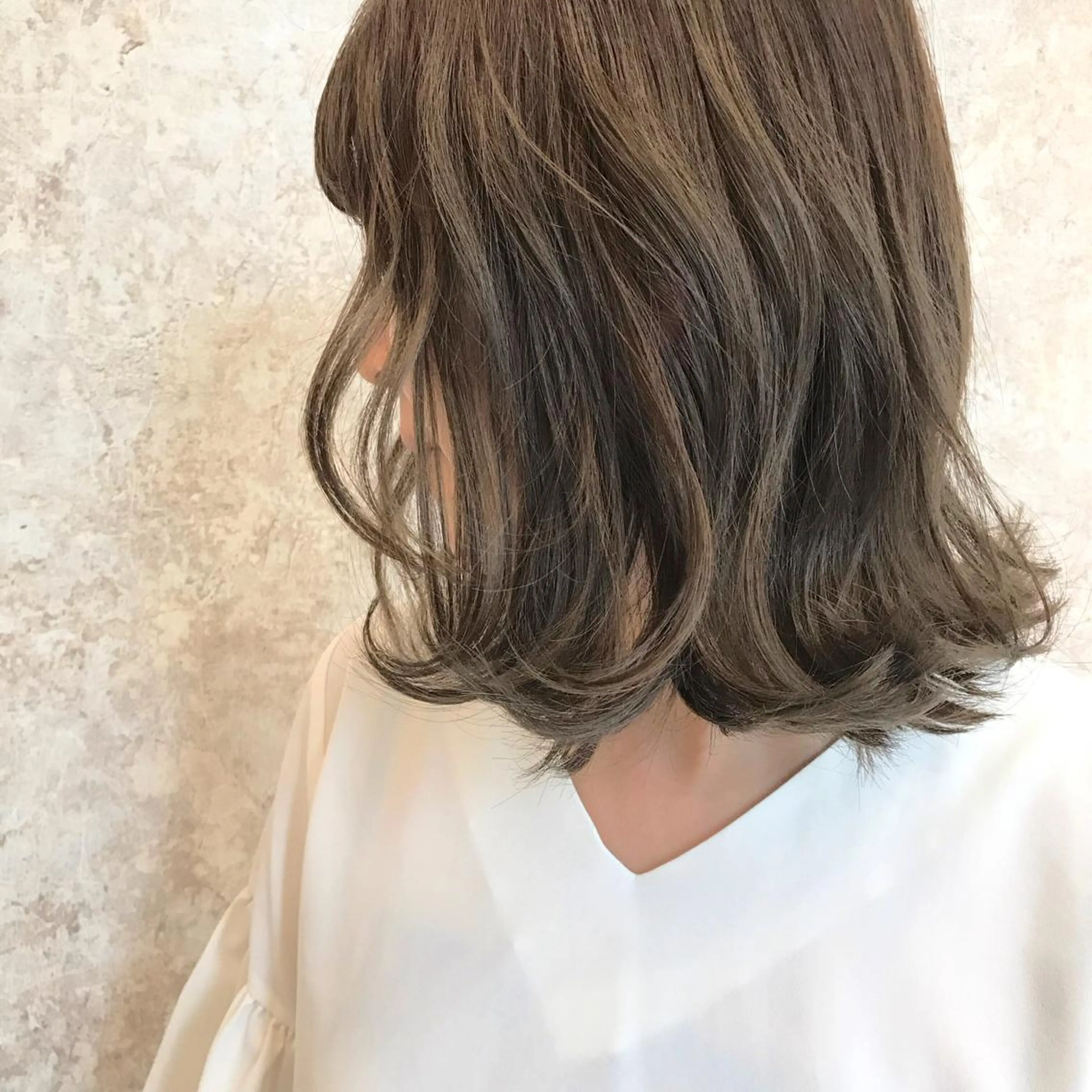 ミディアム カラー ブルーカラー ブルージュ イルミナカラー HARUNA/ミセス 大人ショートヘアのヘアスタイル