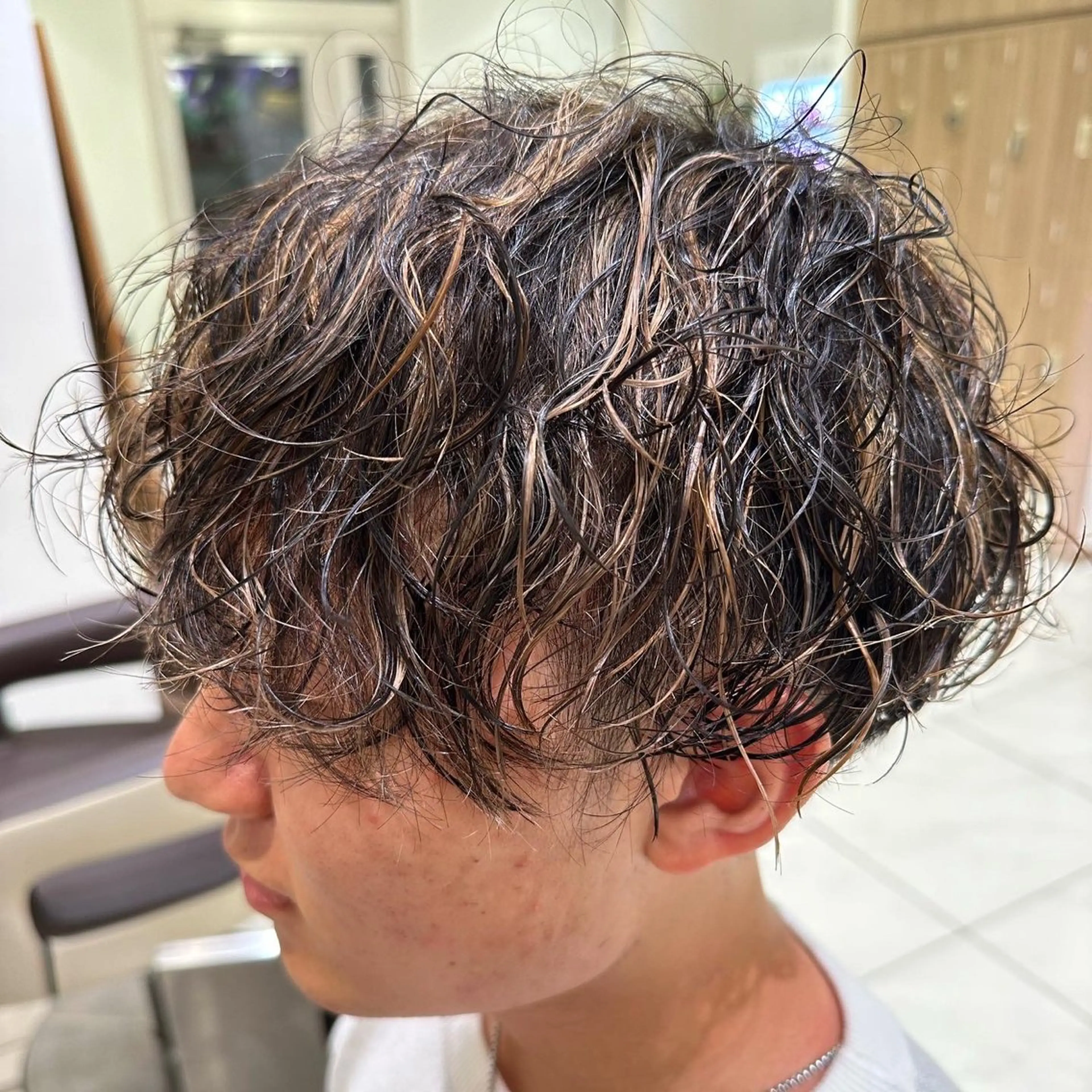 ショート パーマ ツイストスパイラルパーマ ハイライト スパイラルパーマ タッセルボブ× 美髪・髪質改善のヘアスタイル