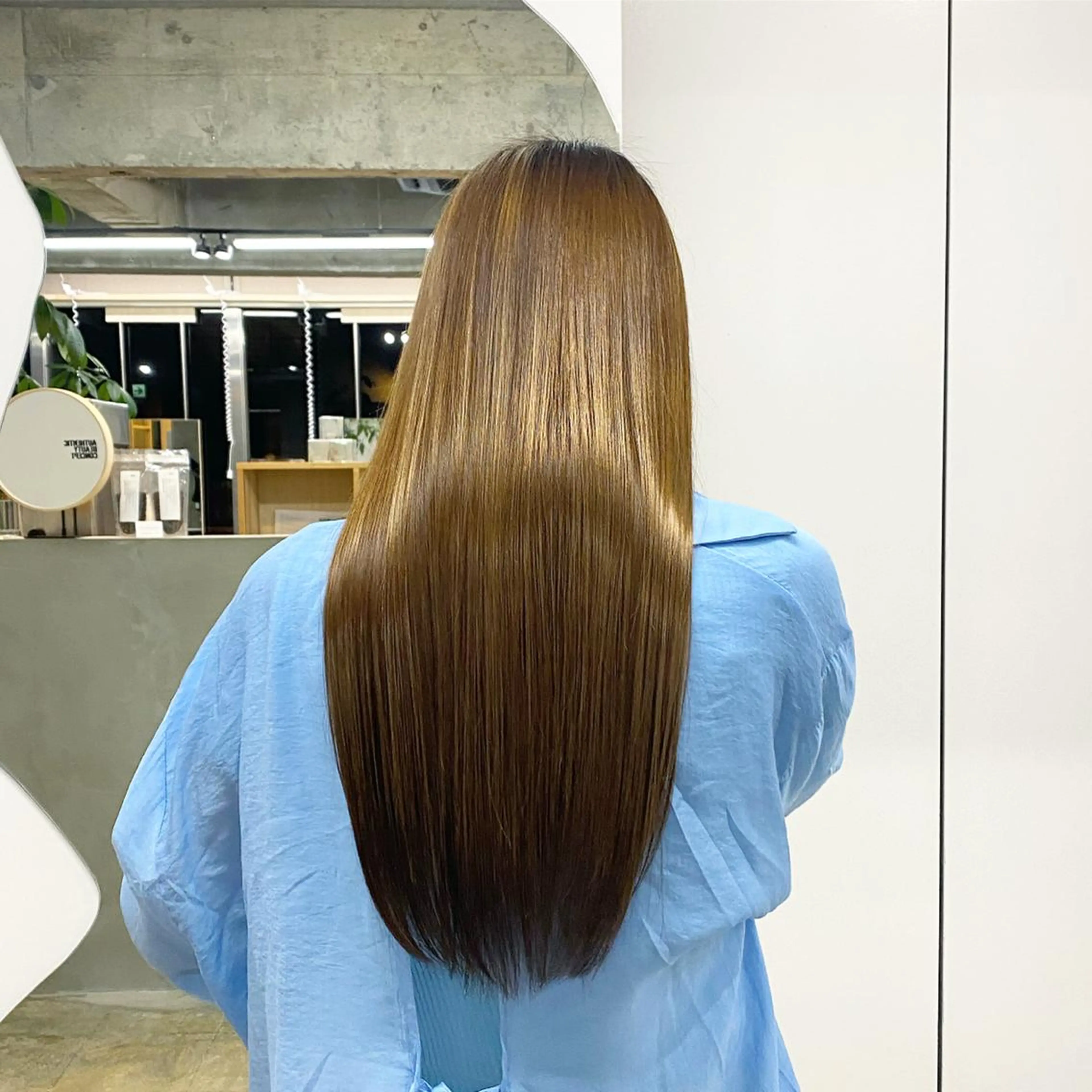 ロング 茜璃/ブリーチカラー /レイヤーカットのヘアスタイル