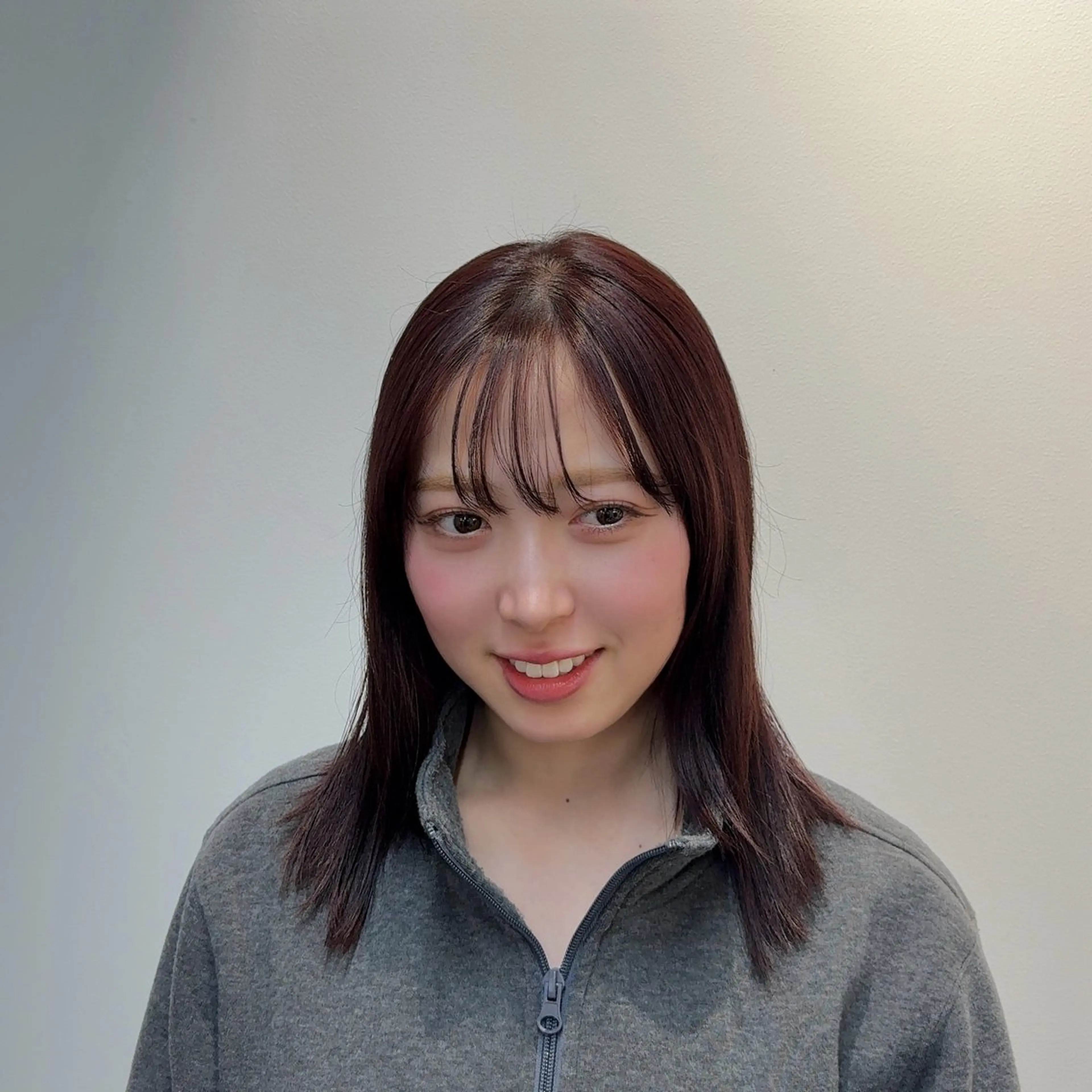 ミディアム カット Yuna ユウナのヘアスタイル