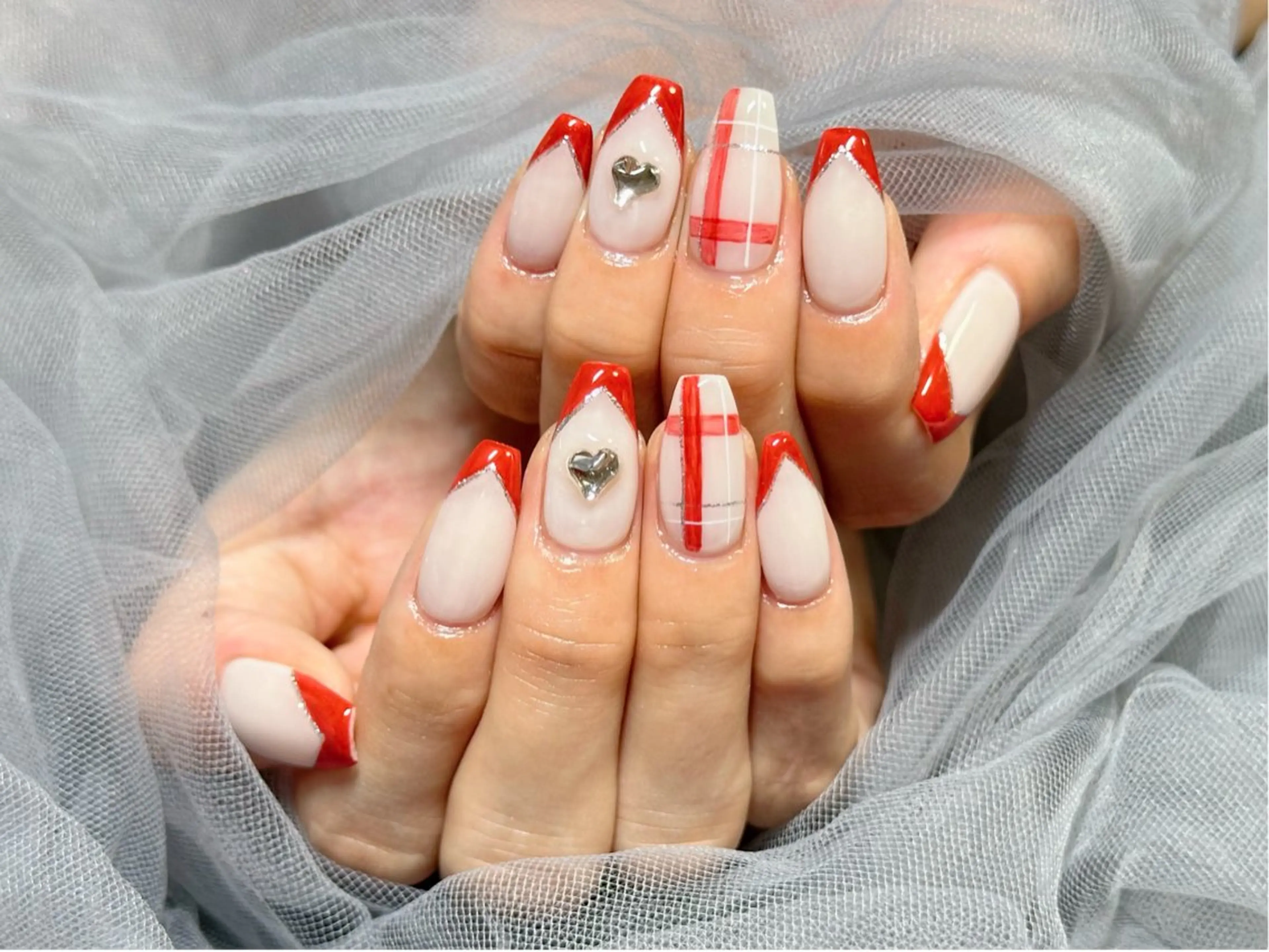 ネイル フレンチネイル 赤色 ハンドネイル Nail Salon KURELLYのネイルデザイン