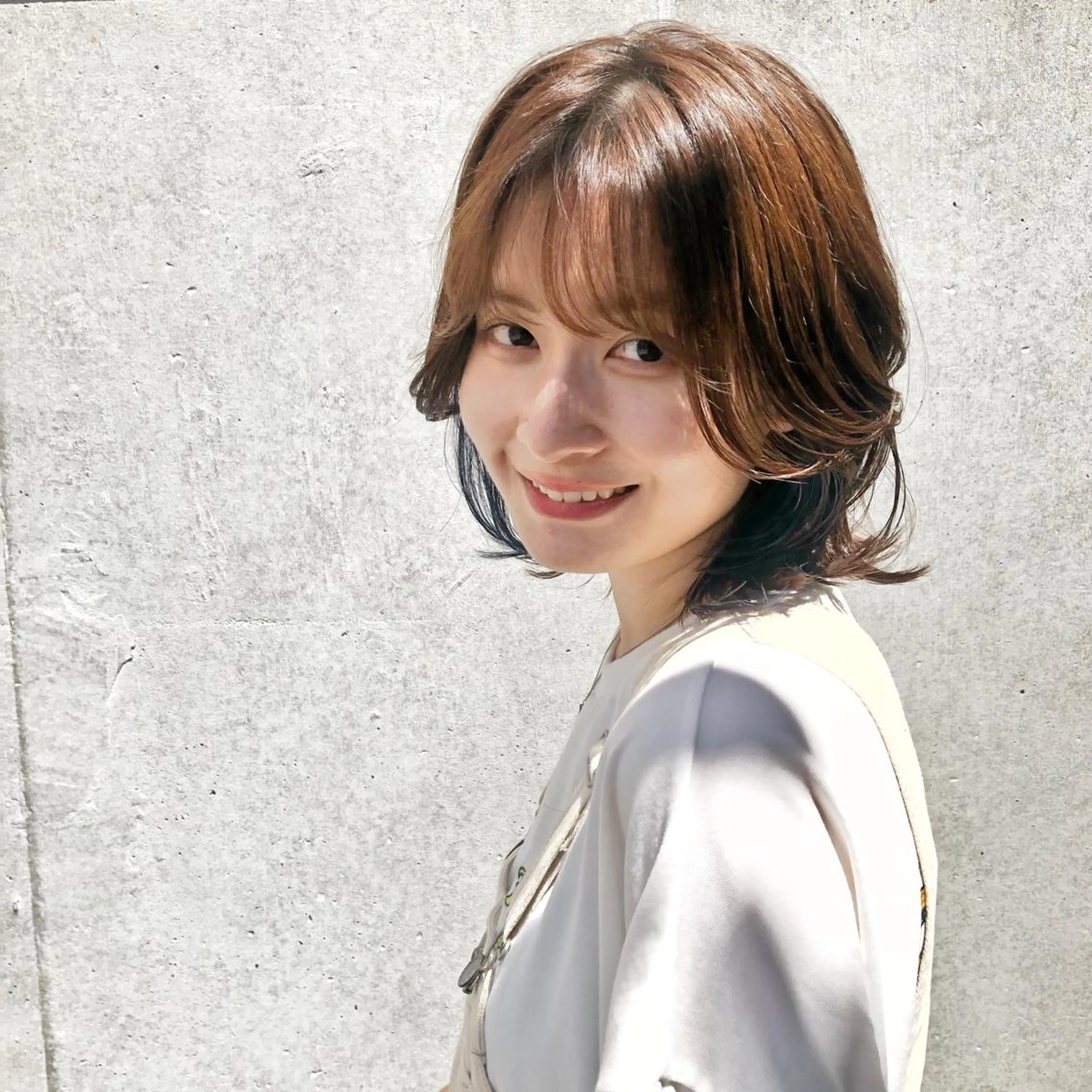 ミディアム カラー ブルーカラー ウルフカット カラー職人 なかもと たつひろのヘアスタイル