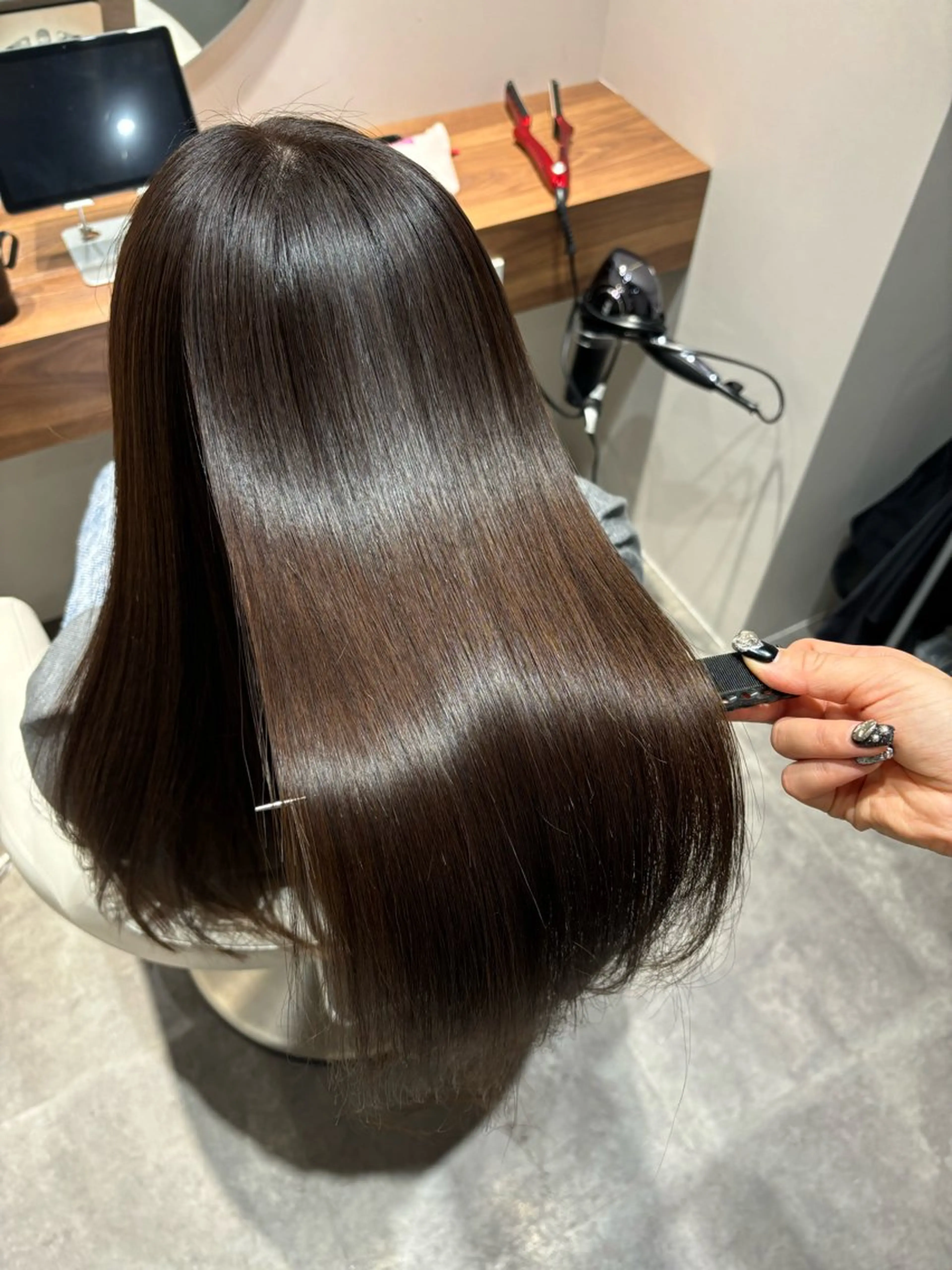 ロング ヘアカラー トリートメント 美髪ヘア 🤍erikaのヘアスタイル