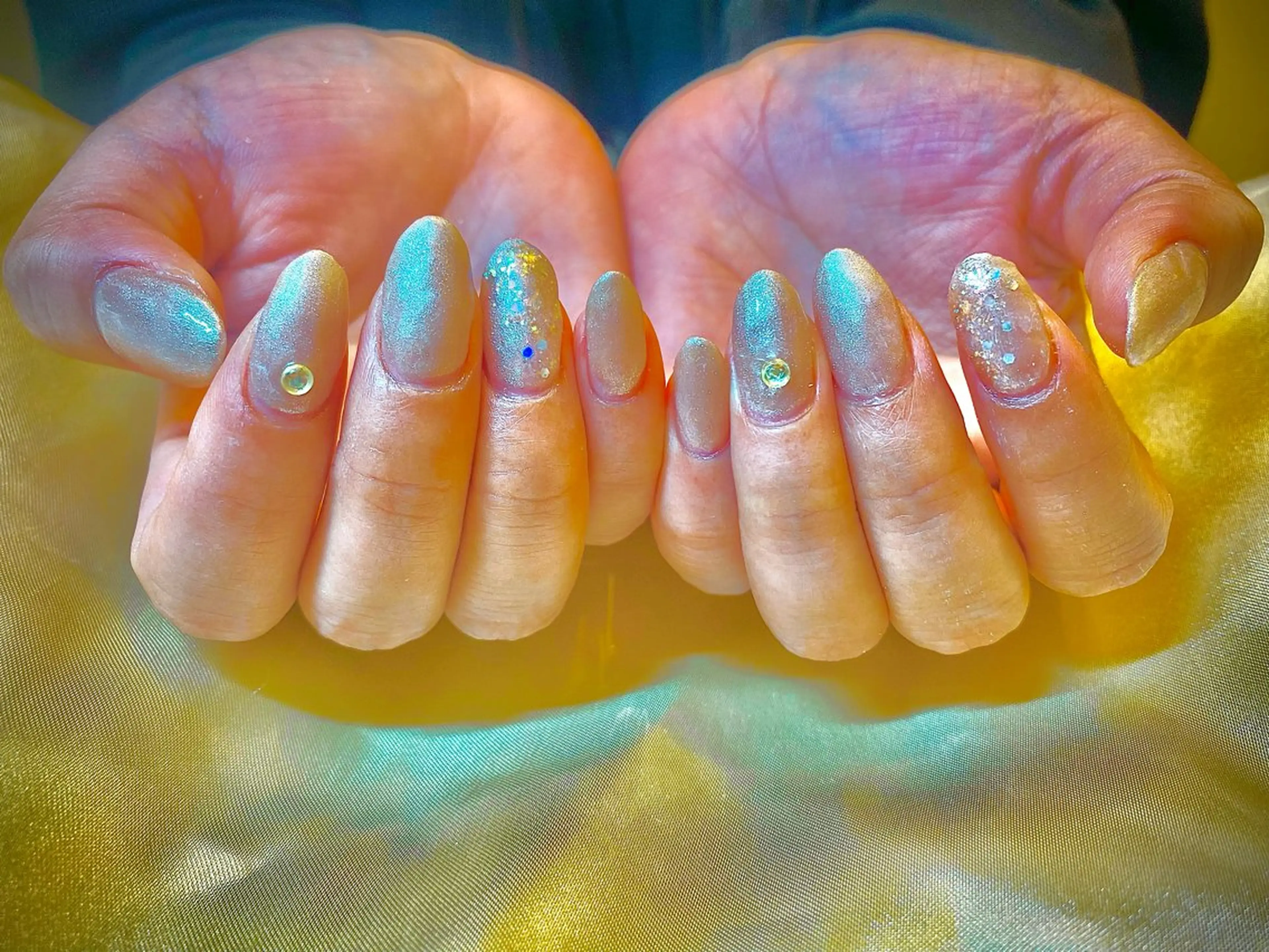 ネイル ホログラムネイル ハンドネイル Rafinesse Miwaのネイルデザイン