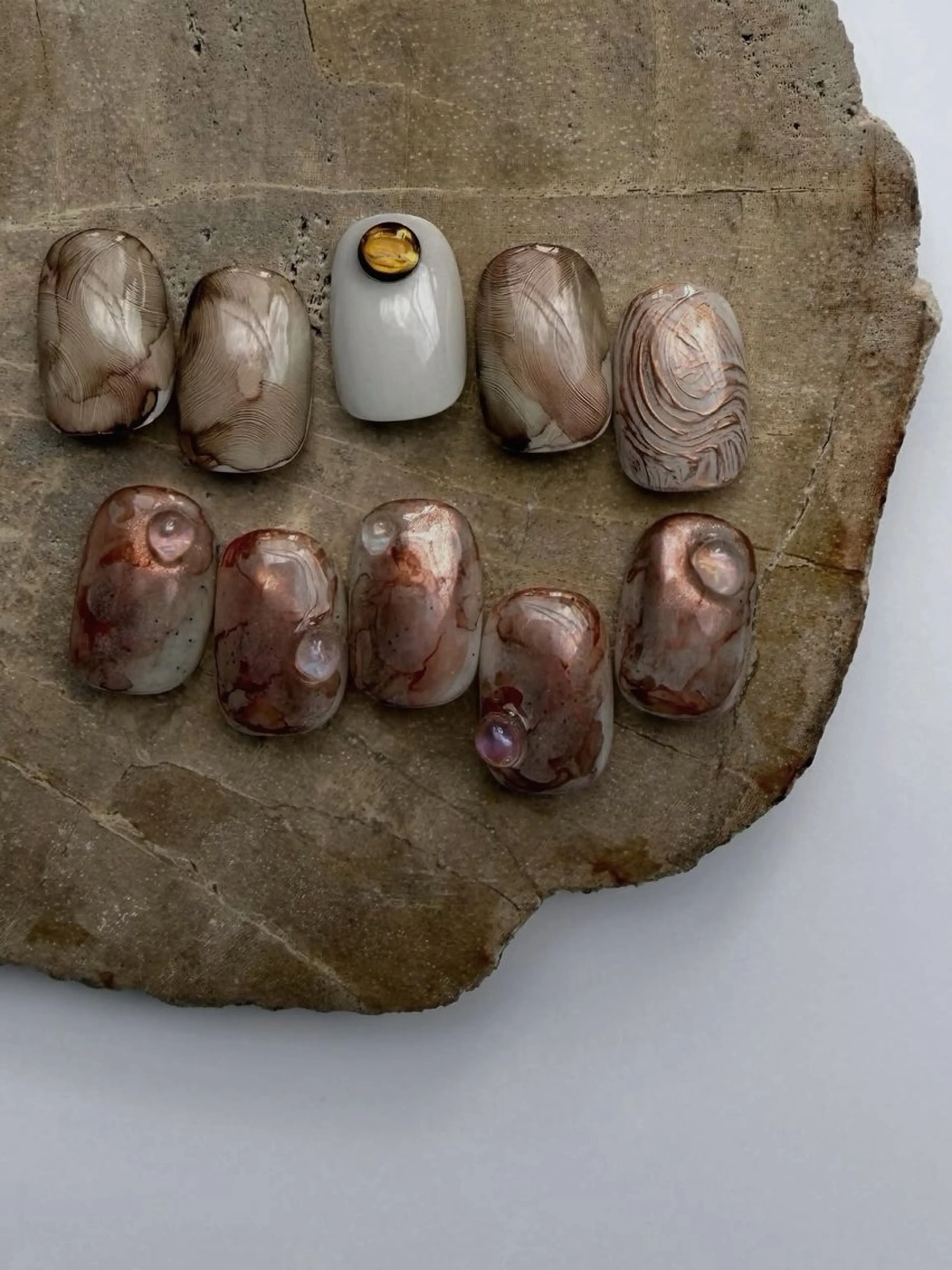 ネイル アートネイル 韓国ネイル ニュアンスネイル ぷっくりネイル talo .のネイルデザイン