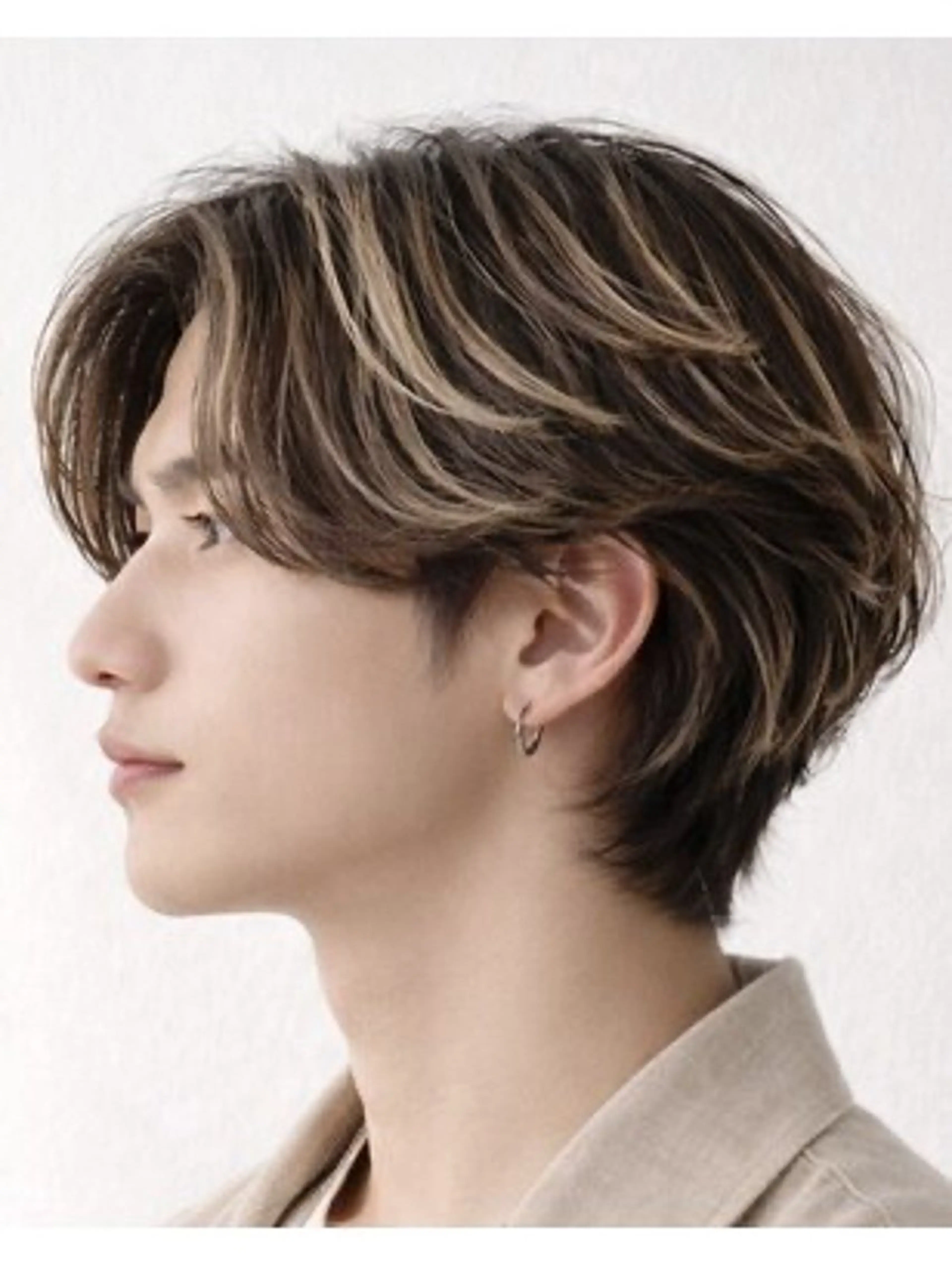 【さりげなくオシャレに✨】カット＋ハイライト＋髪質改善カラー+スタイリング剤プレゼント🌟💫✨の写真