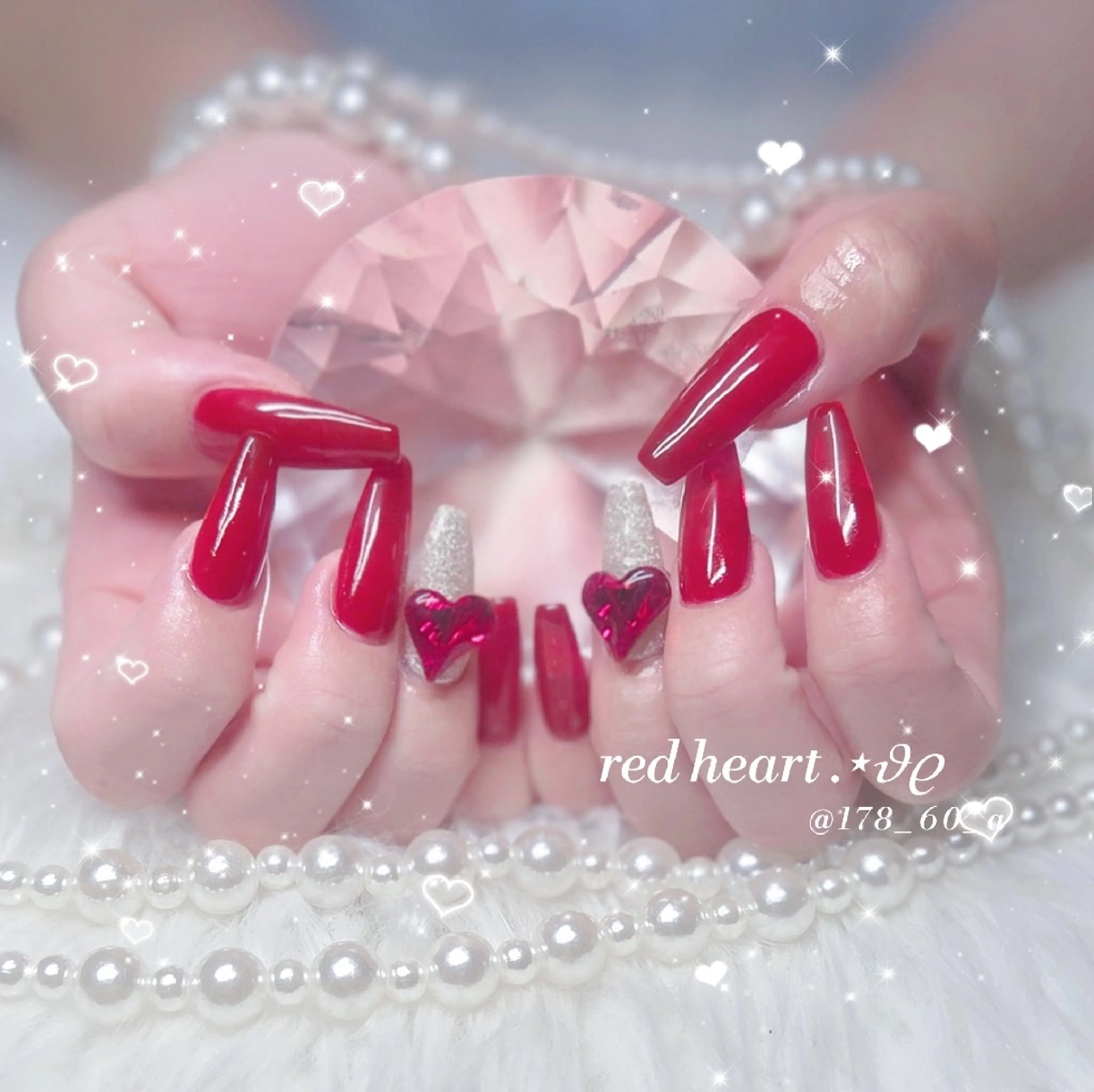 ネイル ゴールド ハート ラメ(グリッター) ワンカラーネイル 赤色 ハンドネイル HAPPINAS🎀  れん🖤痛ネイルのネイルデザイン