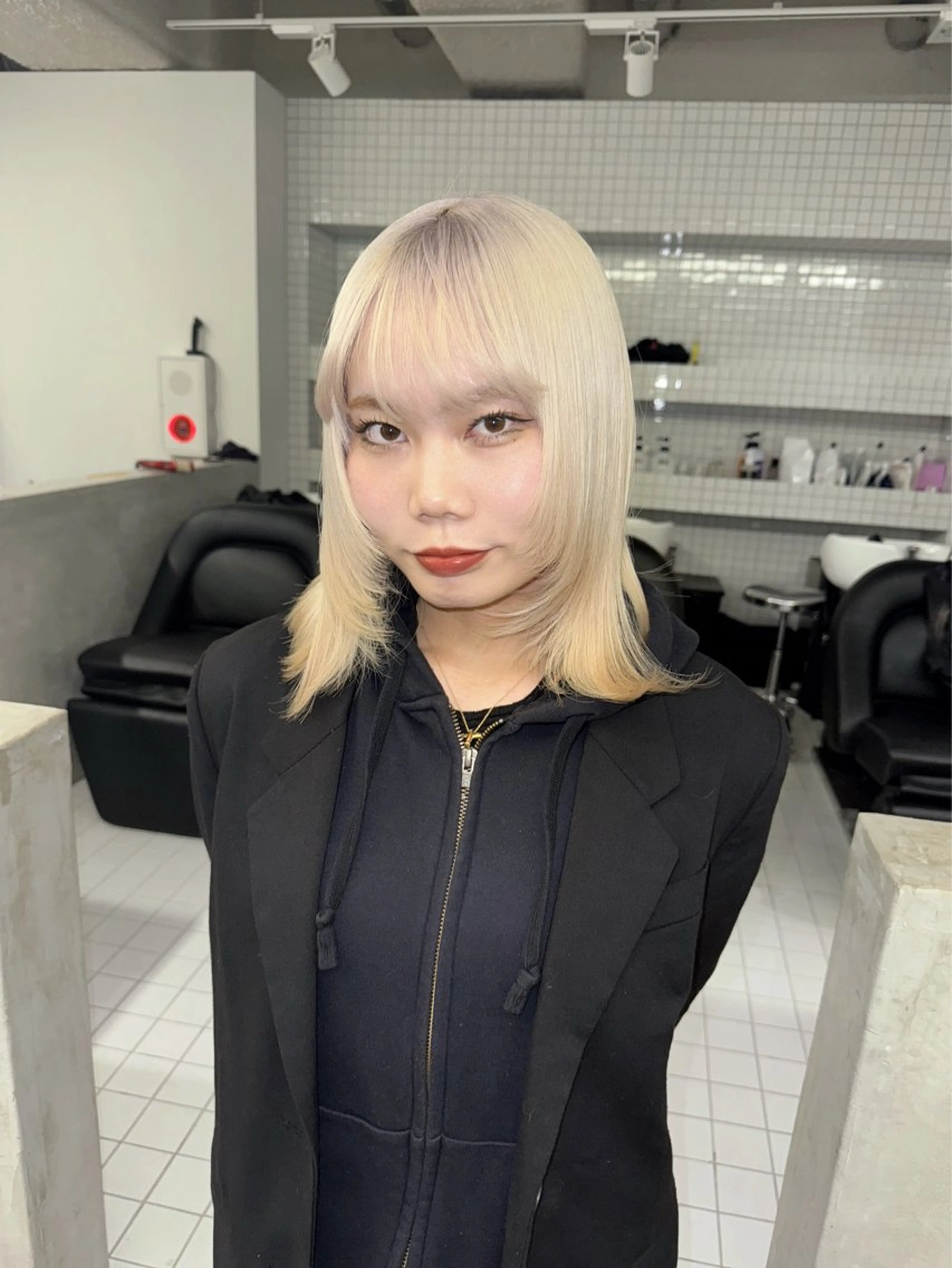 ミディアム カラー 抜きっぱなしブロンド ブロンド ホワイトブロンド ハイトーン/ピンク カラー/めい🎀のヘアスタイル