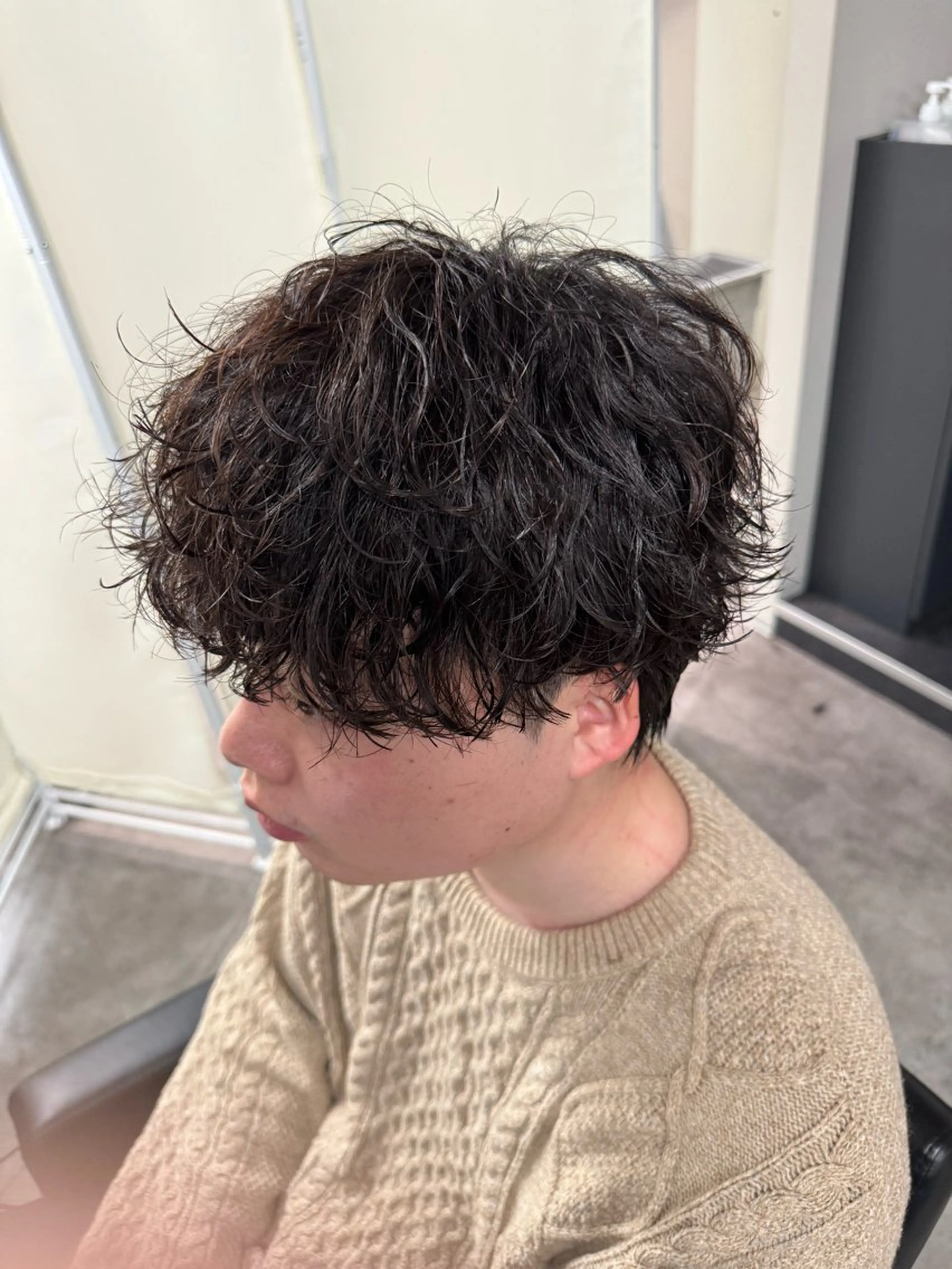 ミディアム パーマ メンズ ミディアムパーマ マッシュ メンズパーマ 波巻きパーマ 立川韓国メンズヘア ニュアンスパーマ安井のヘアスタイル