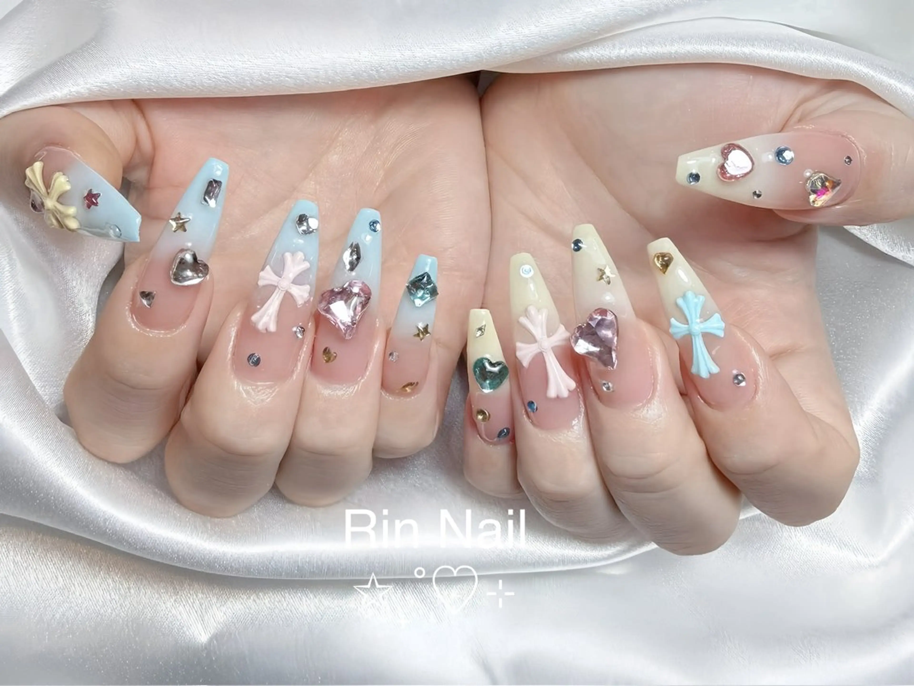 ネイル アートネイル チークネイル ジェルネイル ロングネイル マグネットネイル ハンドネイル Rin Nail 新大久保店のネイルデザイン