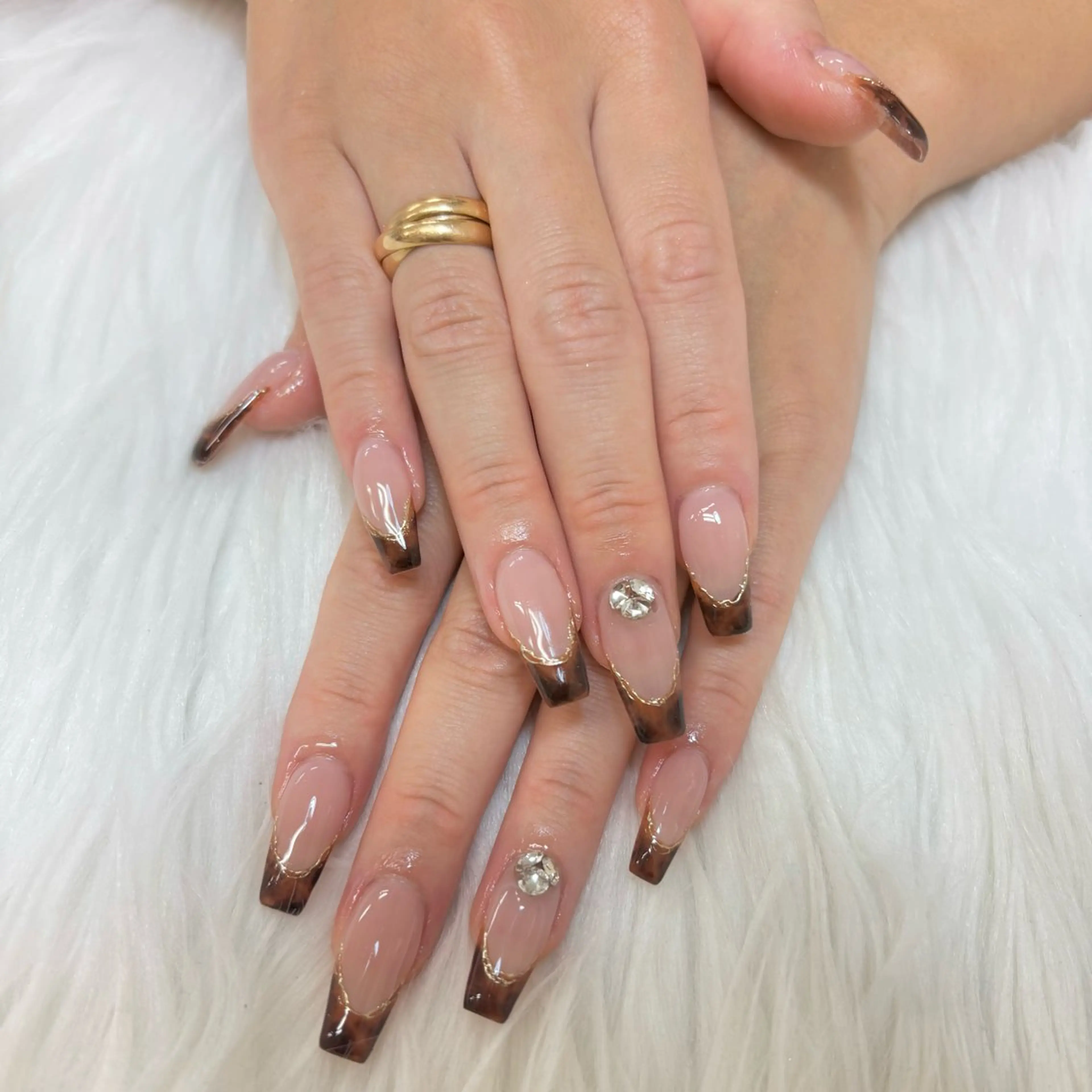 ネイル べっ甲ネイル フレンチネイル ハンドネイル NANA RIKOのエステ・リラクイメージ