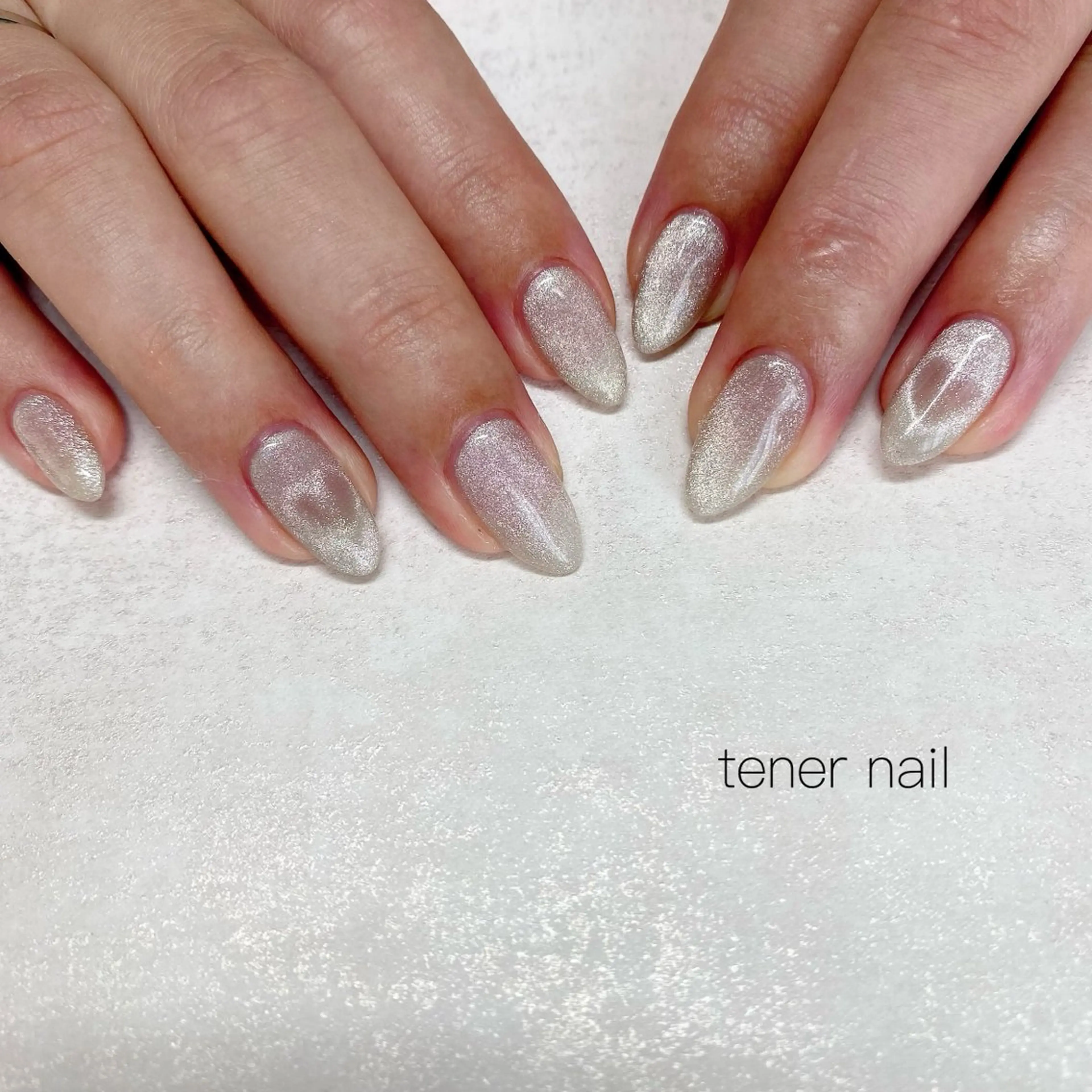 ネイル ハート マグネットネイル シルバー ホワイト ハンドネイル テネルネイル tener nailのネイルデザイン