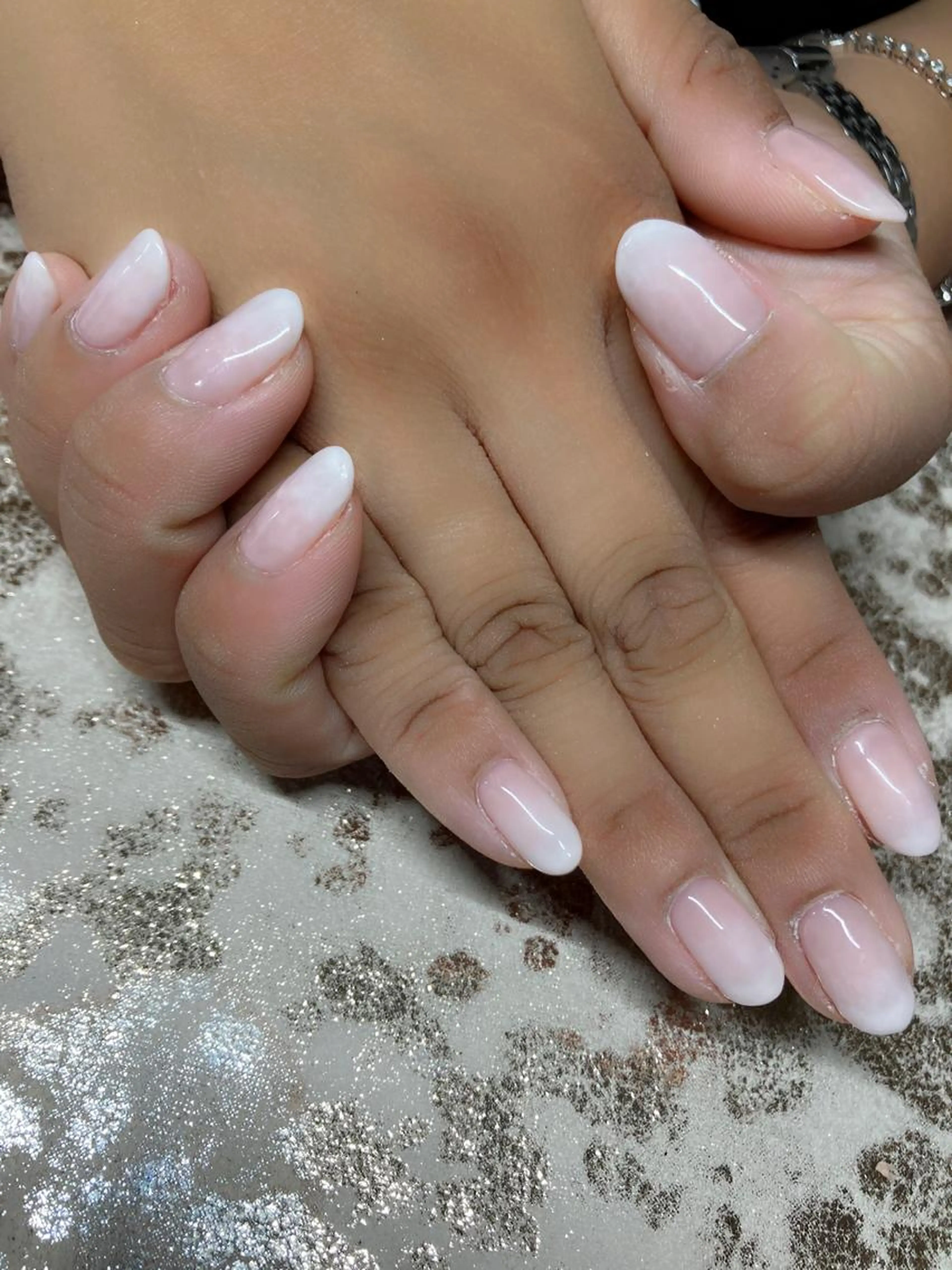 オフなし💅ベースカラー有グラデーション🌈 .チークネイル💅の写真