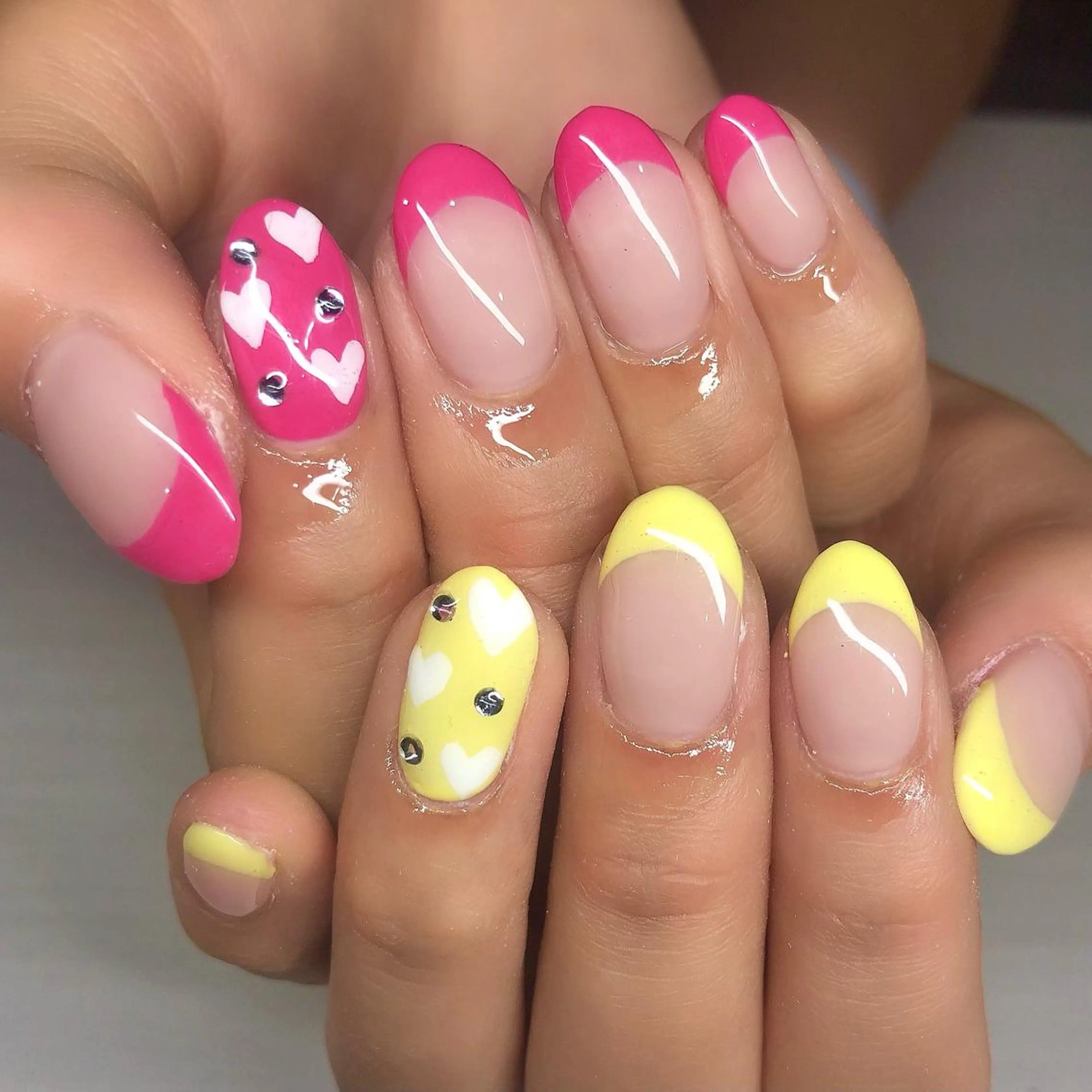 ネイル フレンチネイル ハート ハンドネイル 【Yappy🌈】 💖P-tanaのネイルデザイン