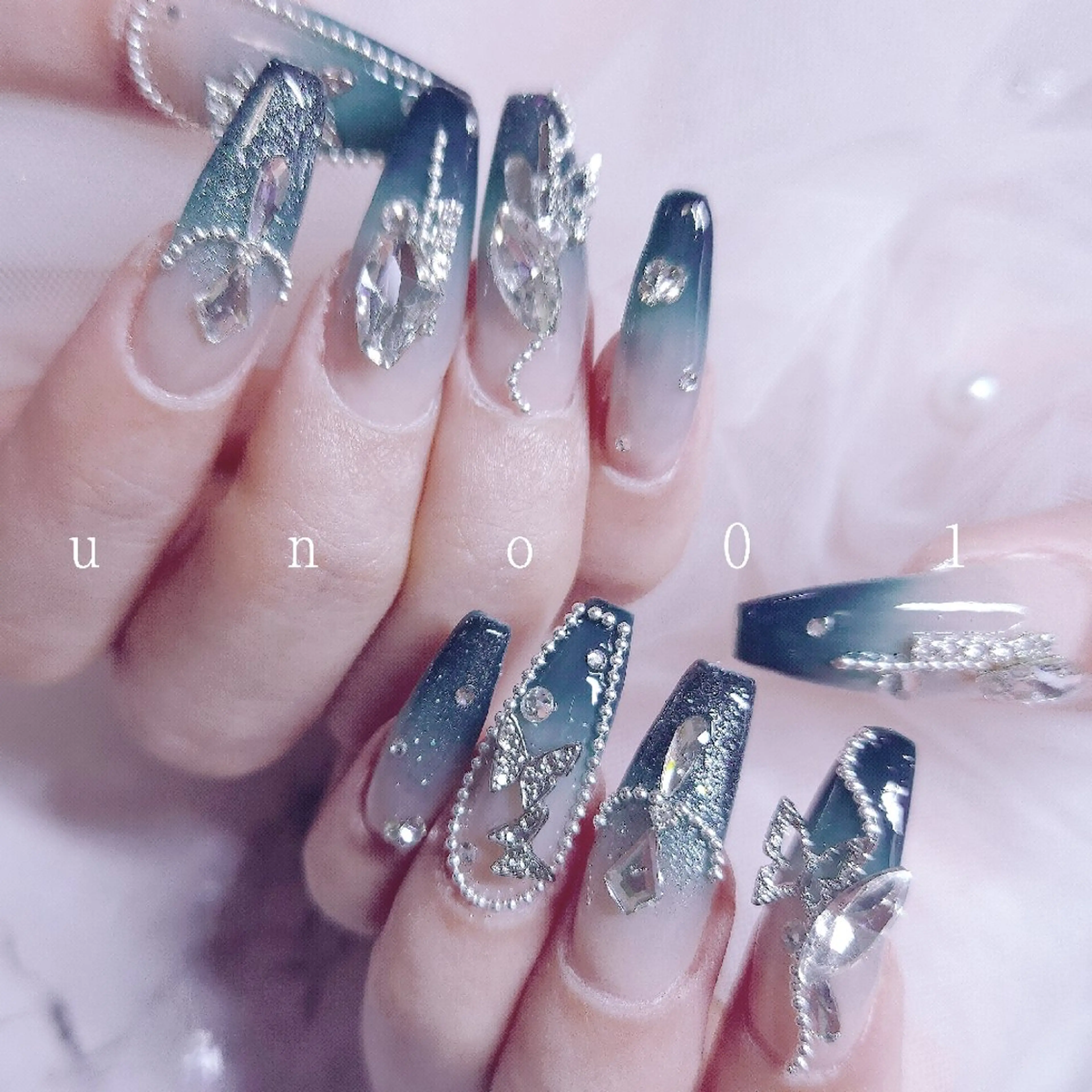 ネイル アートネイル ミディアムネイル ハンドネイル 梅田🦄中崎町🩵 u n o 0 1のネイルデザイン