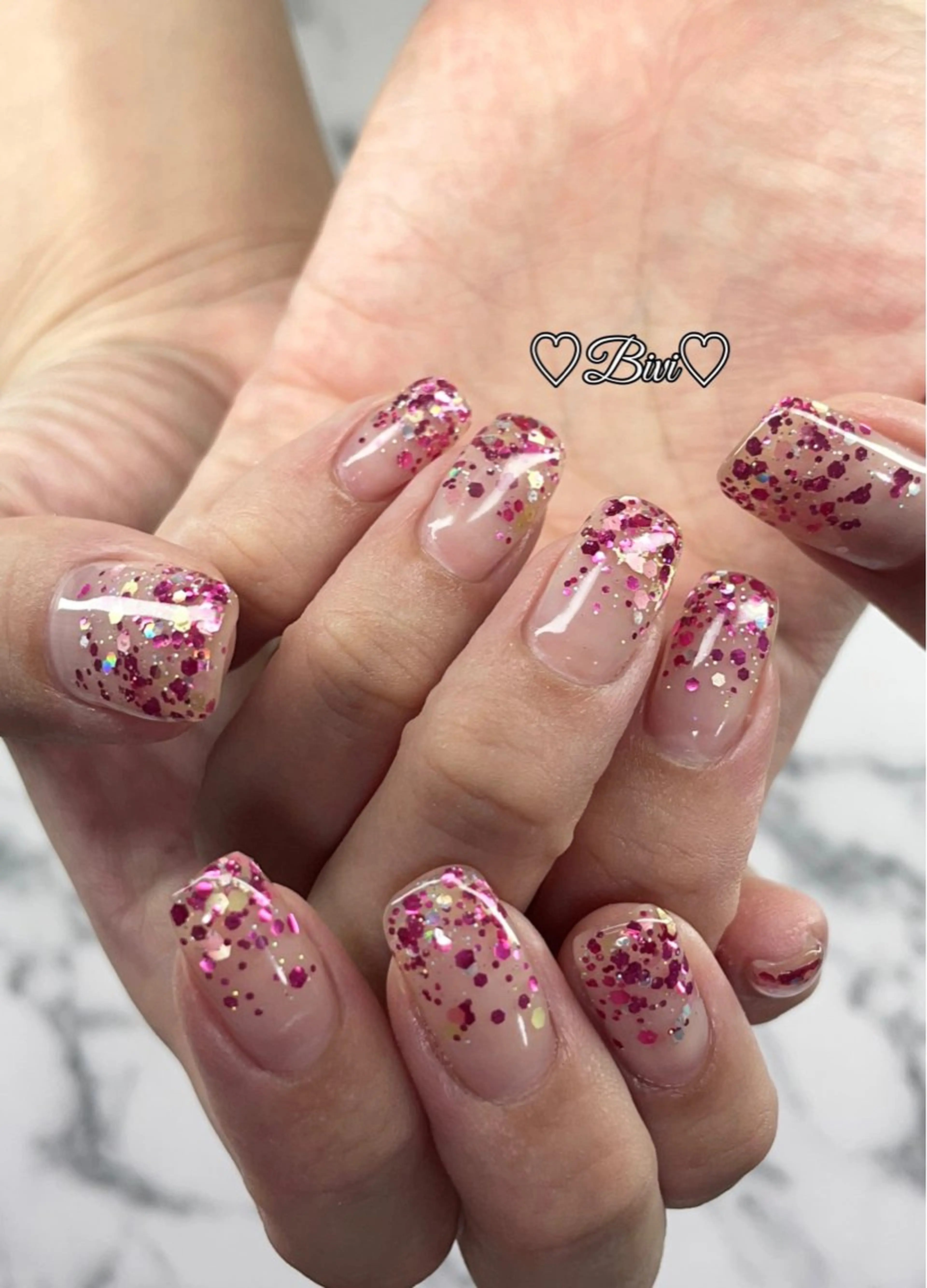 ネイル アートネイル フラッシュネイル ラメ(グリッター) ラメグラデーション シルバー ハンドネイル ハンドケア ♡Bivi♡自爪に 優しいネイルサロンのネイルデザイン