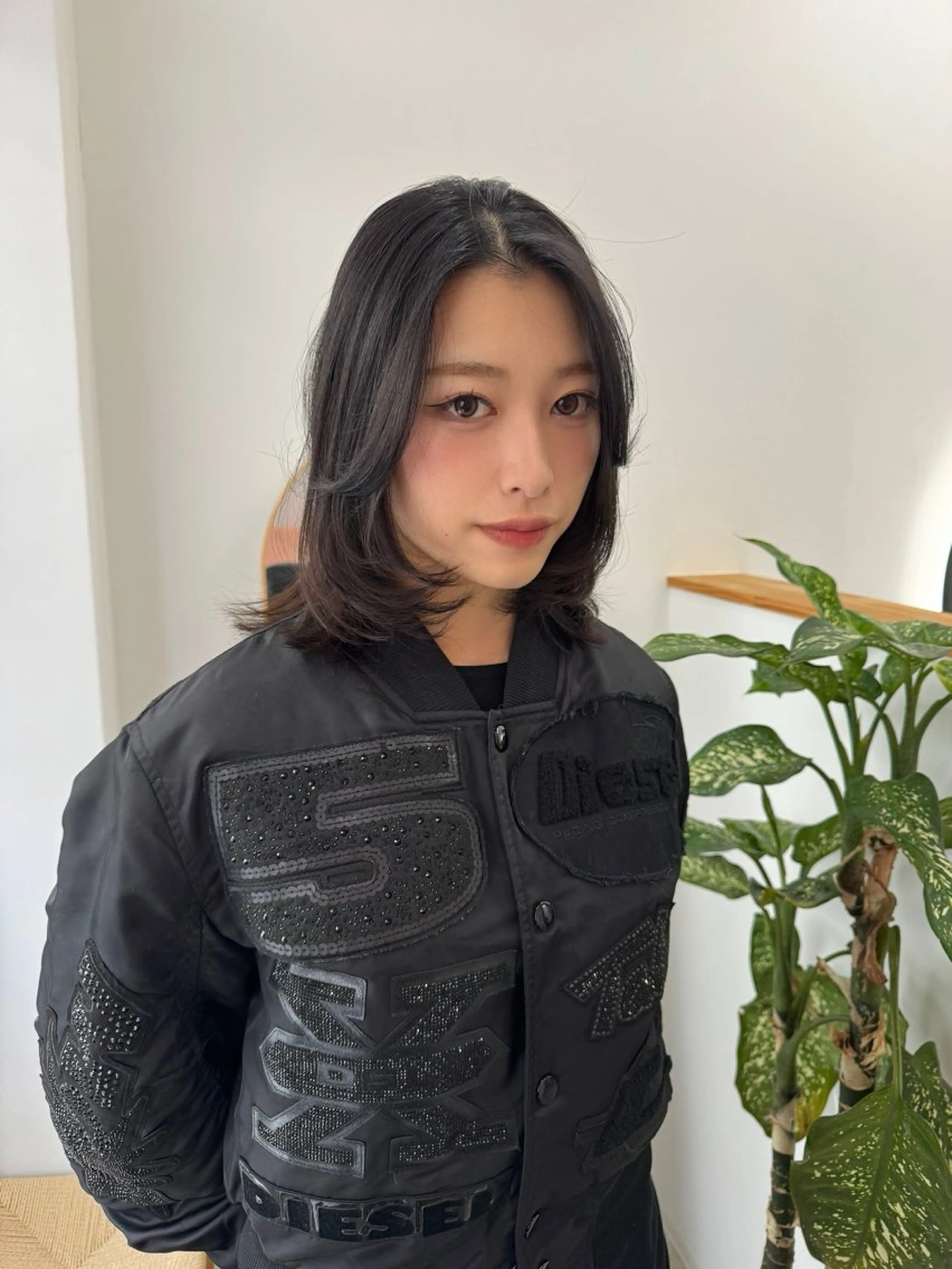 ミディアム ミディアムレイヤー レイヤーカット レイヤーカット ベージュ/KANAのヘアスタイル