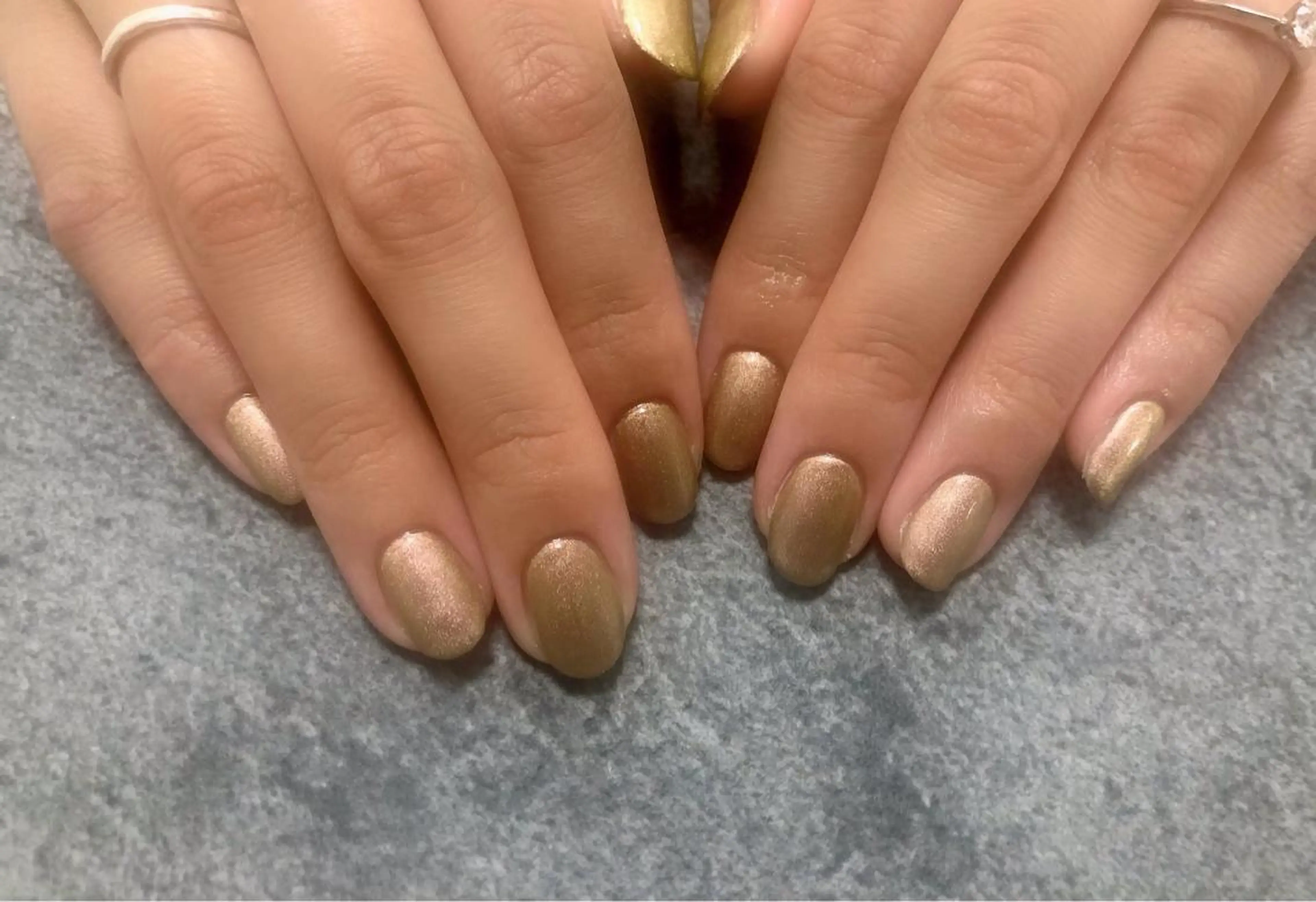 ネイル ゴールド ワンカラーネイル ハンドネイル mogunail &blowのネイルデザイン