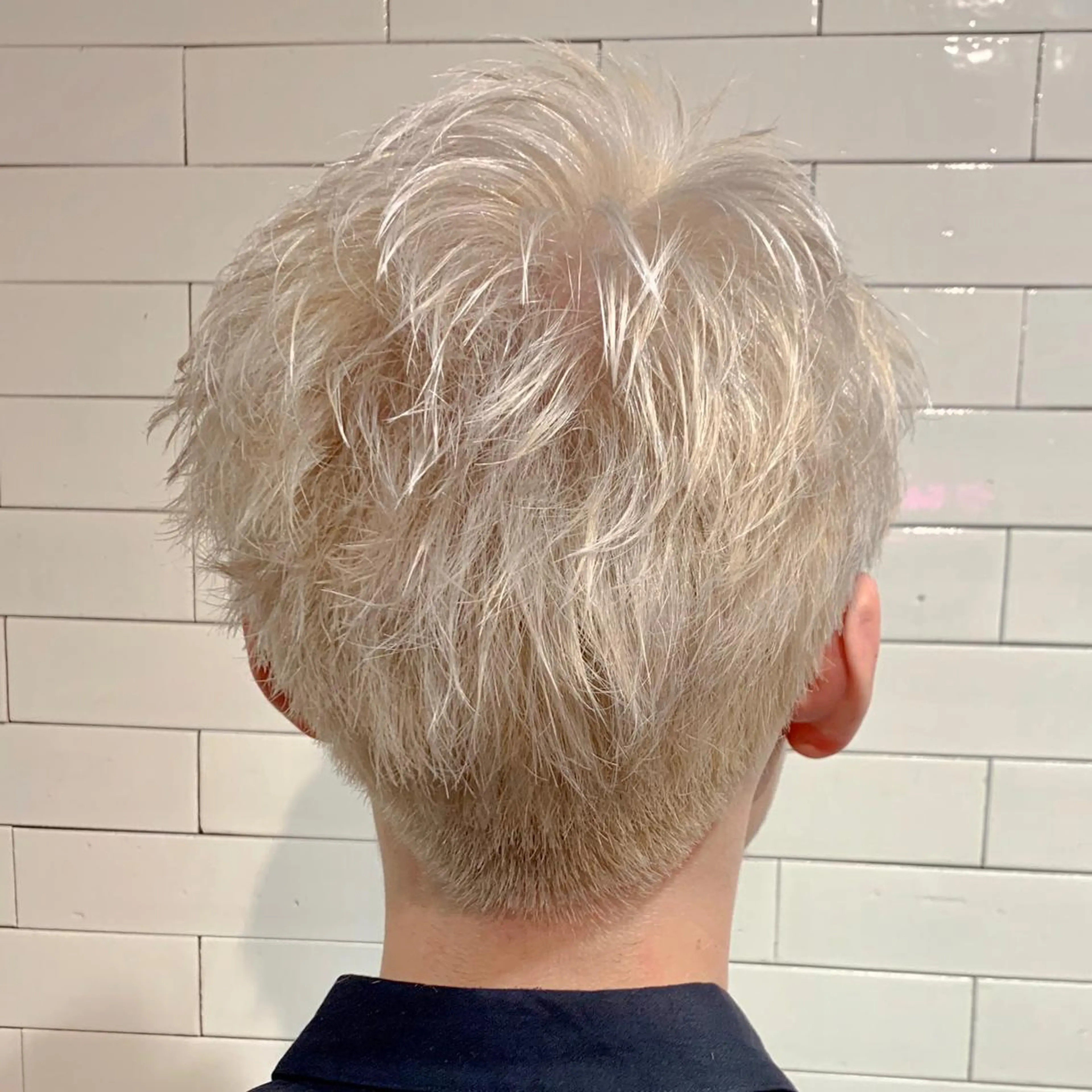 ショート カラー ヘアアレンジ メンズ メンズブリーチ メンズハイトーン ベージュカラー ブリーチ ケアブリーチ 🦋レイヤーカット ミドリカワ🦋のヘアスタイル