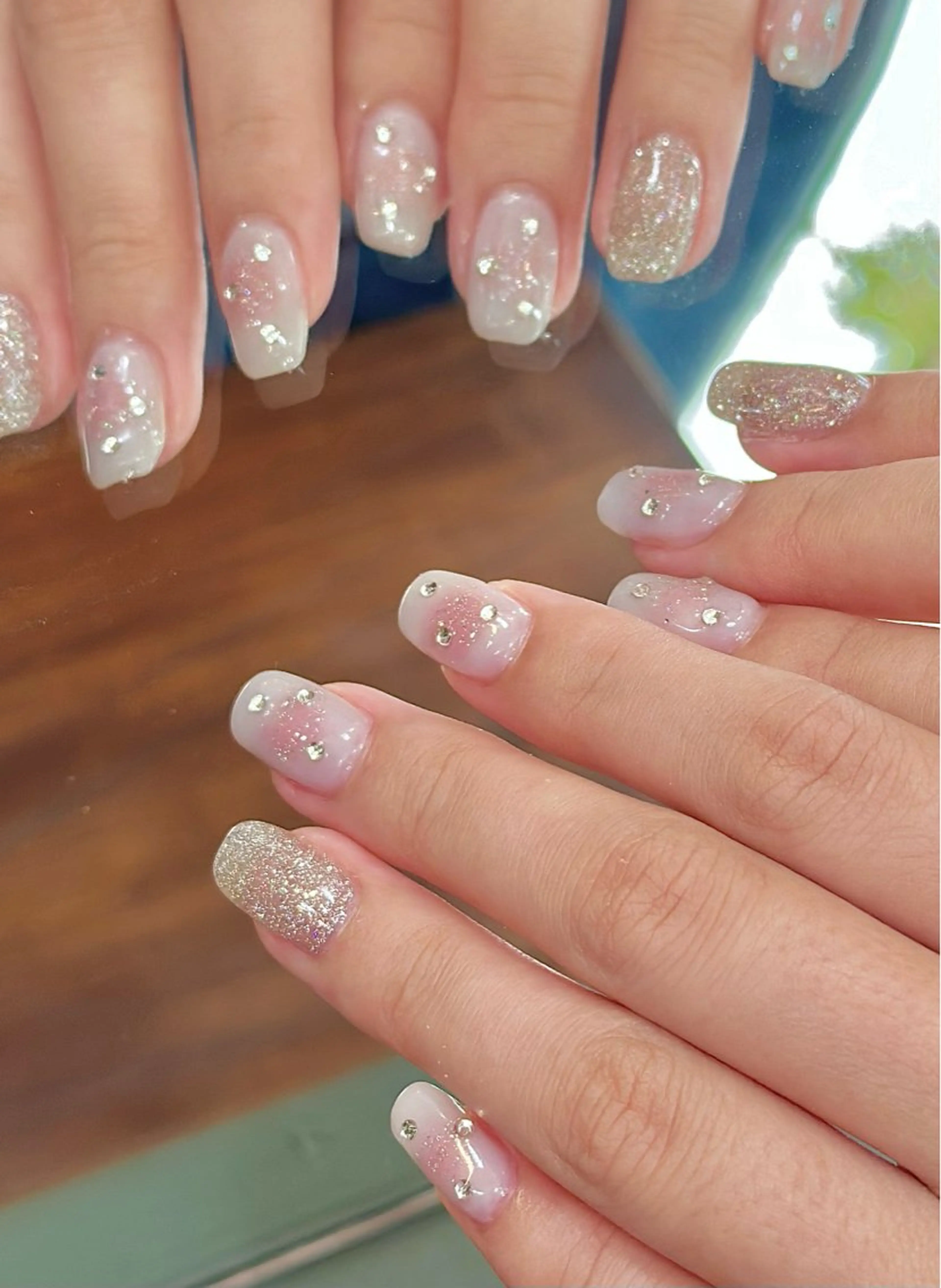 ネイル キラキラネイル ワンホンネイル ハンドネイル m_nail所属・O Mayaのネイルデザイン