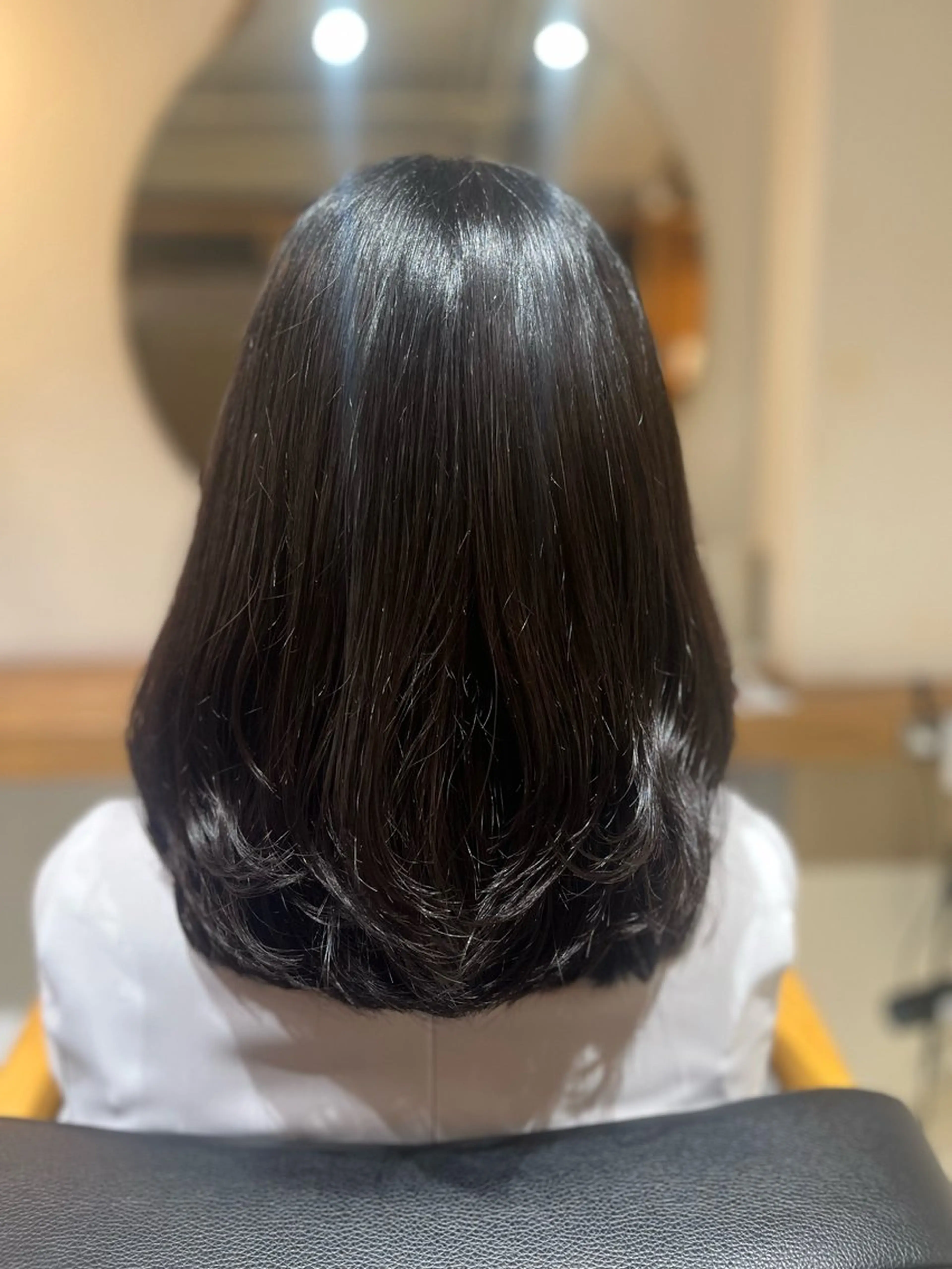ミディアム ミディアムパーマ レイヤーカット 塩川ももこ/ 自然な縮毛矯正のヘアスタイル
