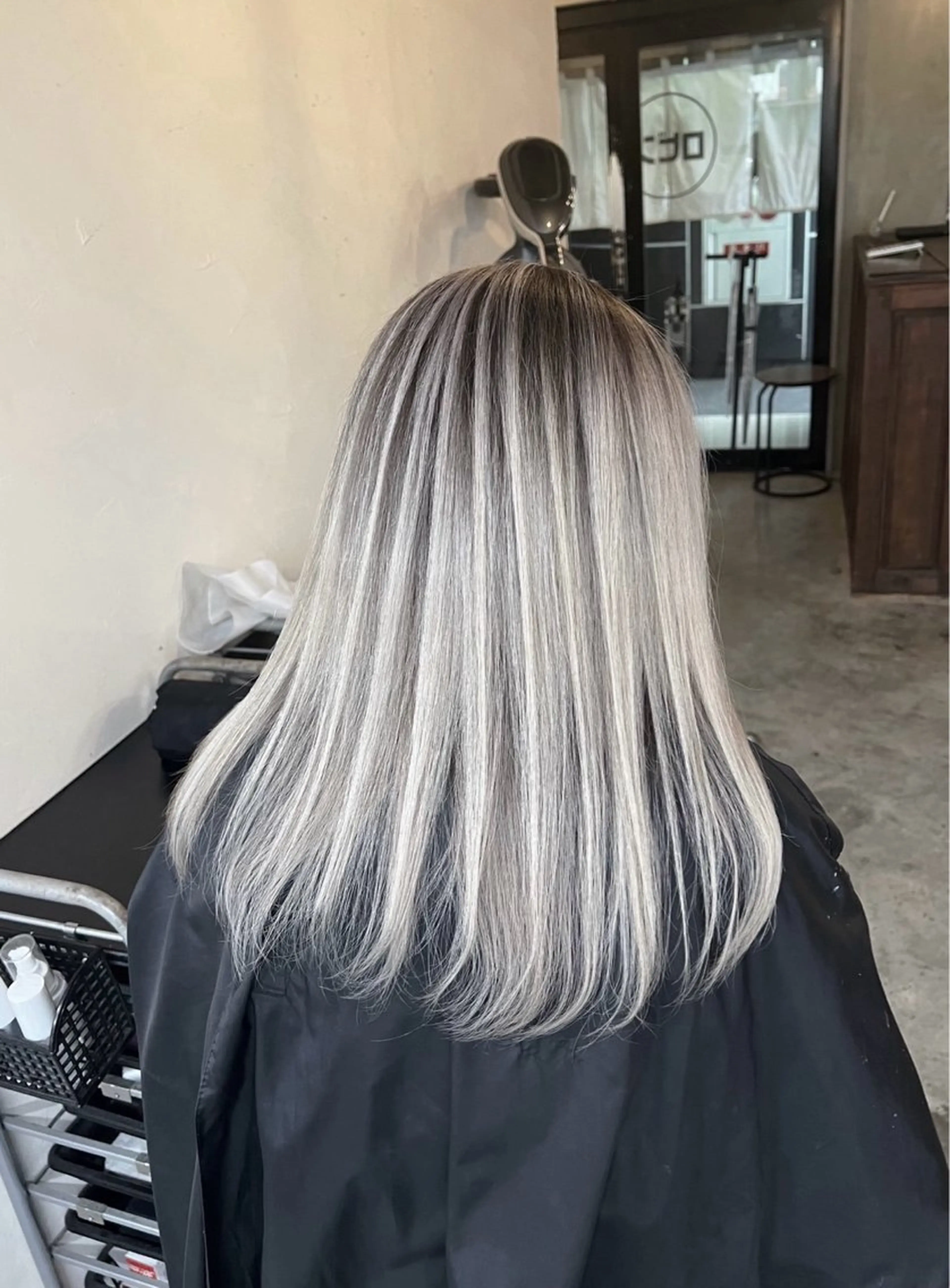 セミロング カラー バレイヤージュ シルバー ホワイトシルバー レイヤーカット ヘアカラー トリートメント 指名数No.1 /NAOYAのヘアスタイル