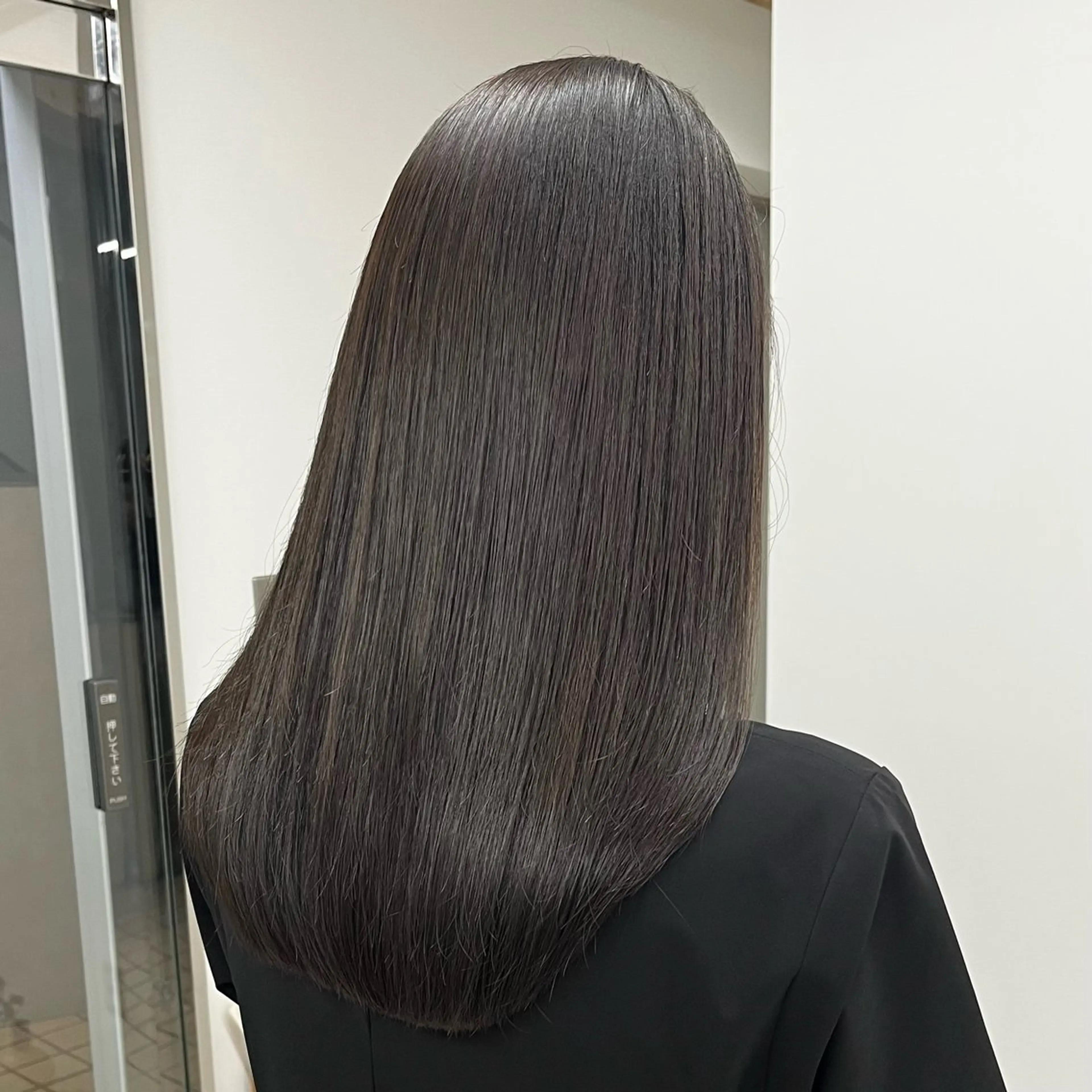 セミロング カット 縮毛矯正 パーマ特化美容師 mikuのヘアスタイル