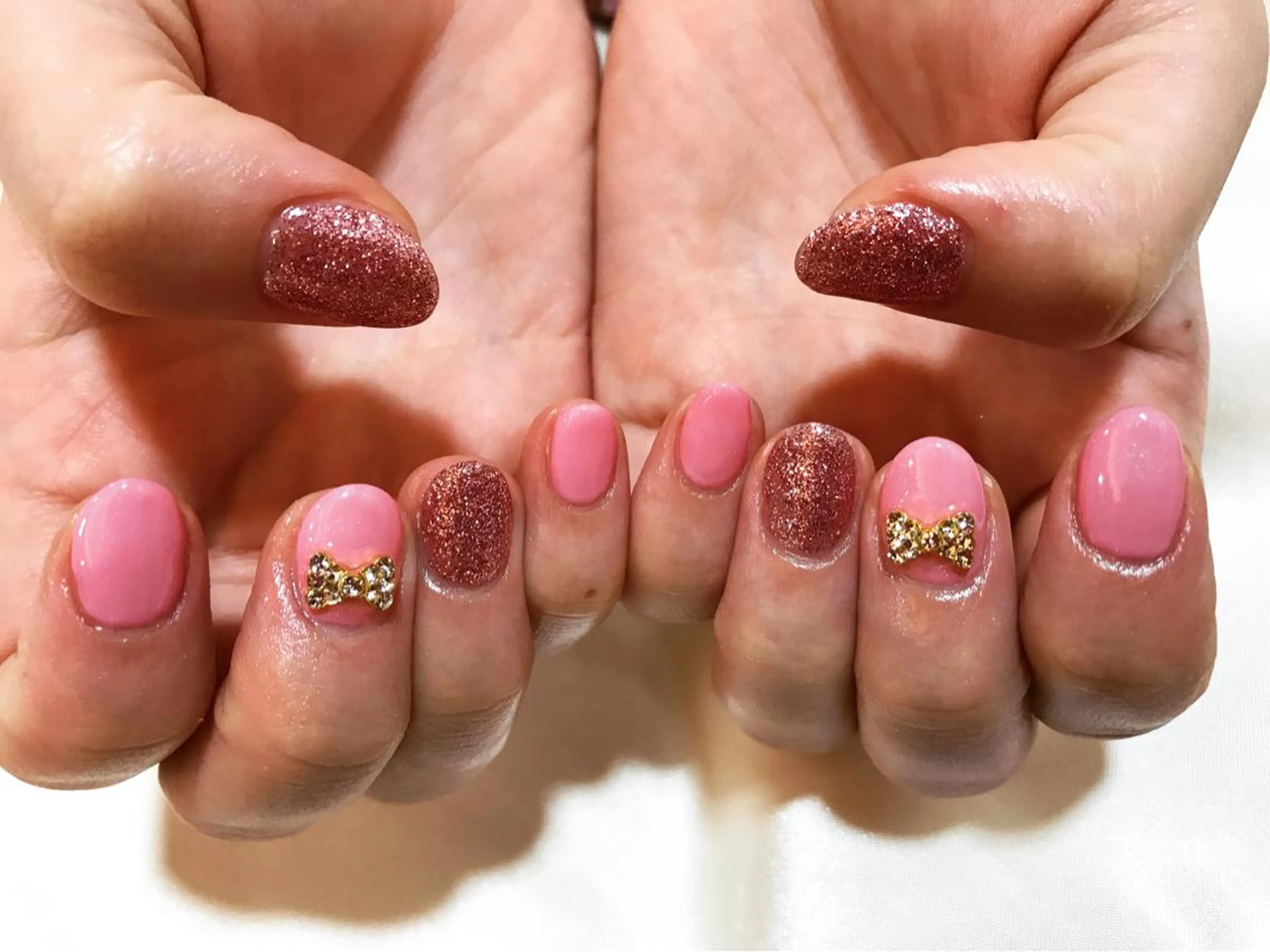 ネイル キラキラネイル リボン nailsalon colon所属・nailartist lisaのネイルデザイン